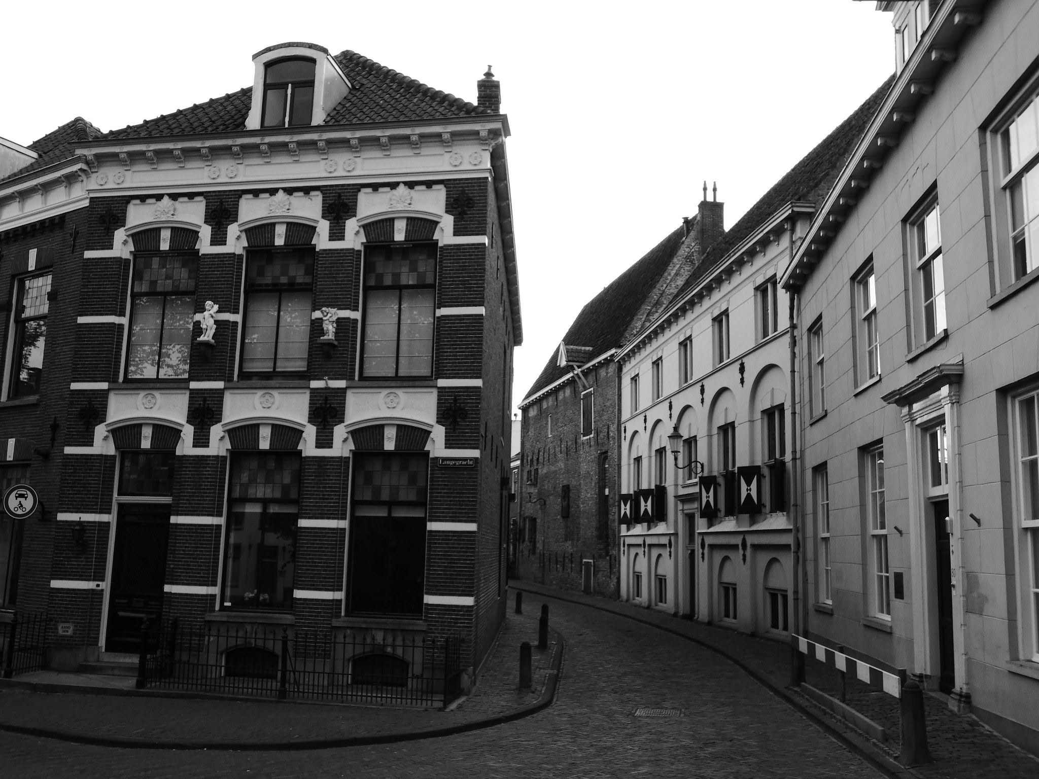 Panasonic DC-FZ83 sample photo. Old town photography