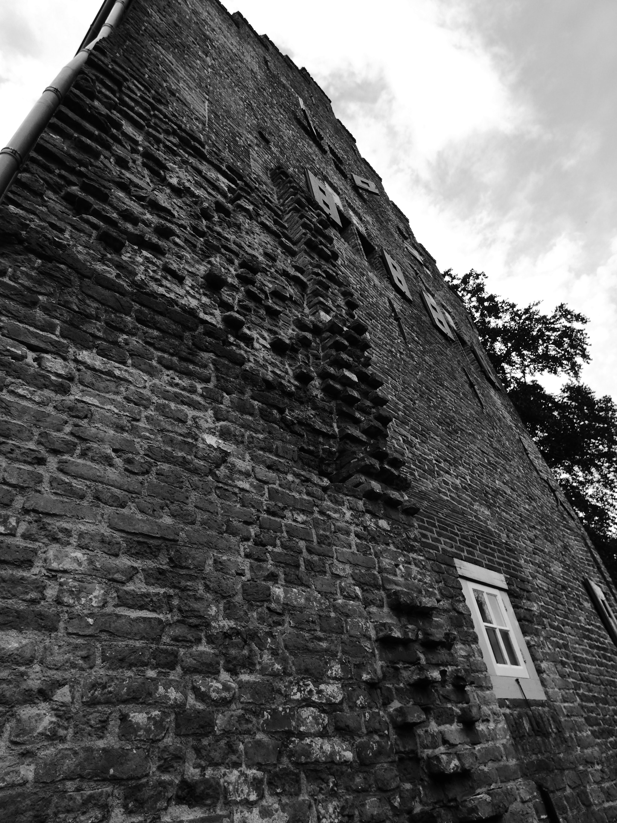 Panasonic DC-FZ83 sample photo. Old architecture photography