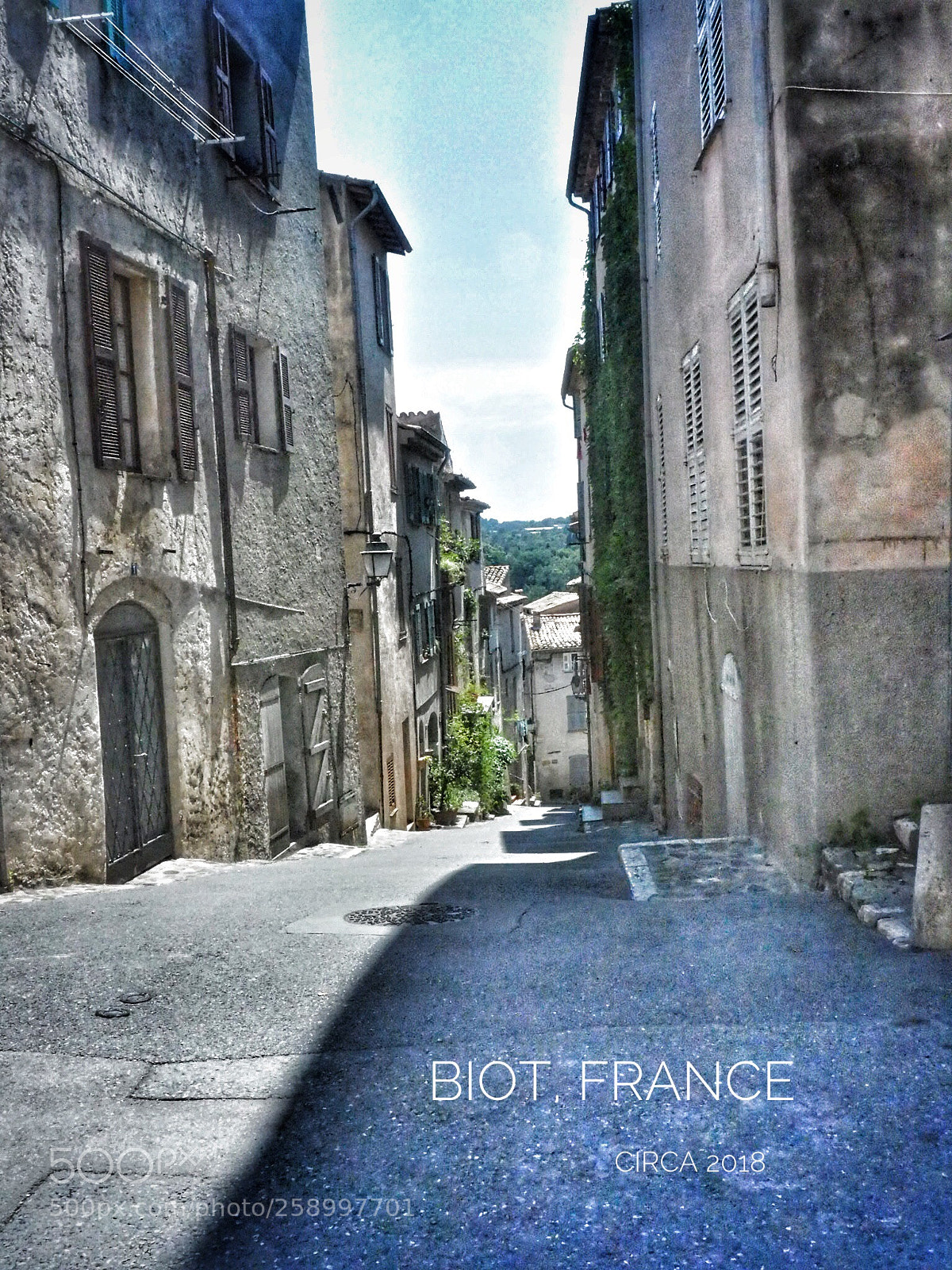 Olympus OM-D E-M5 II sample photo. Biot, france photography