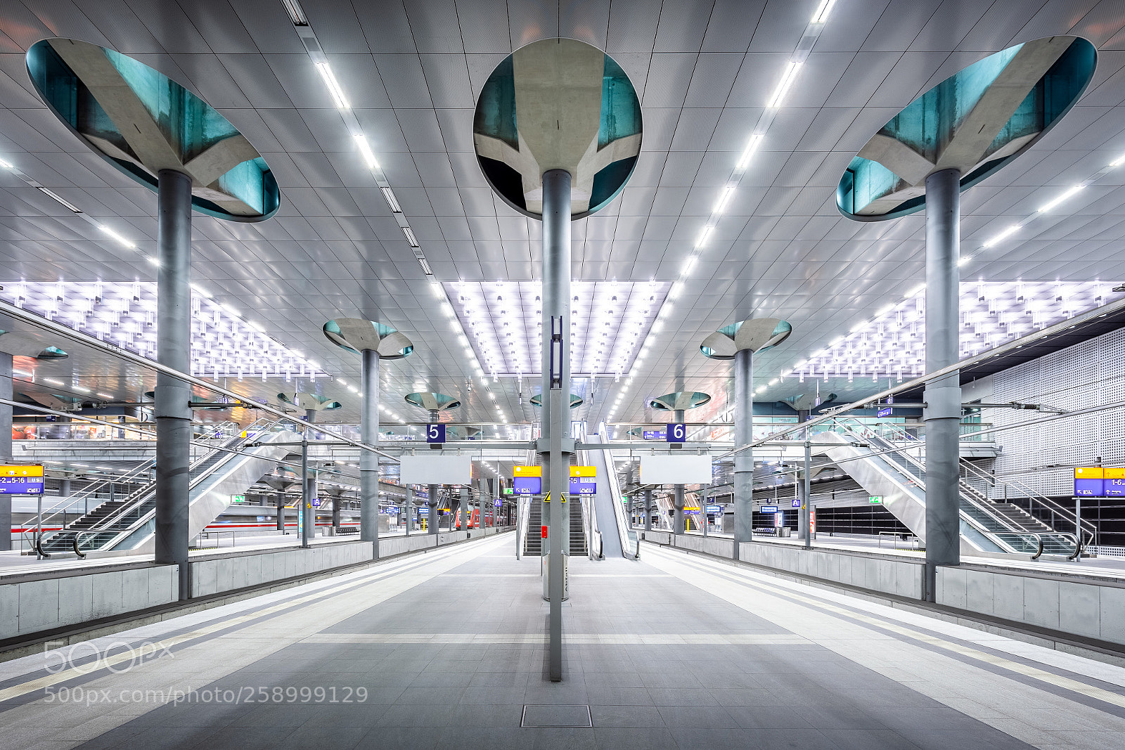 Canon EOS 6D sample photo. Berlin hbf photography