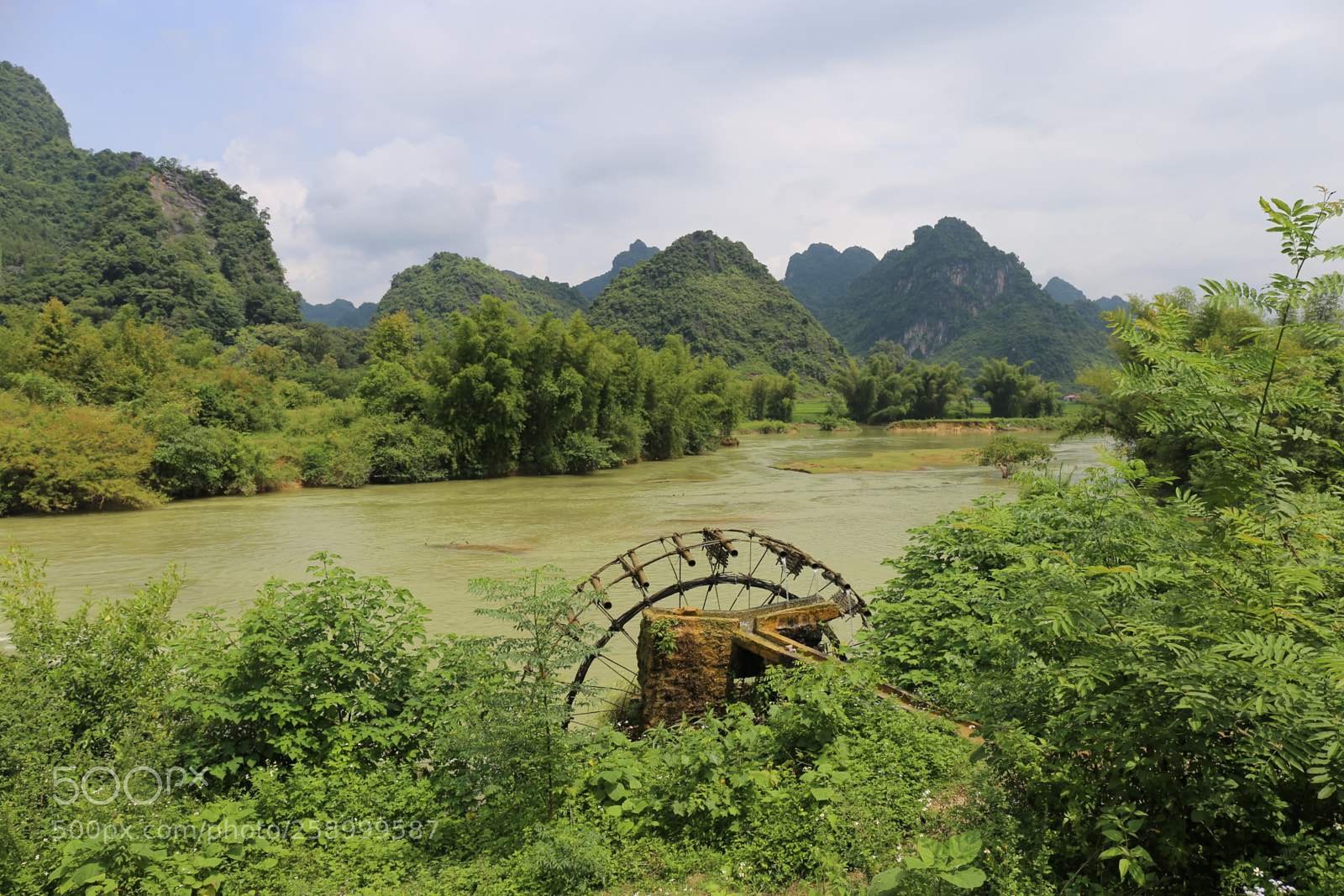 Canon EF 24-70mm F4L IS USM sample photo. Cao bang photography