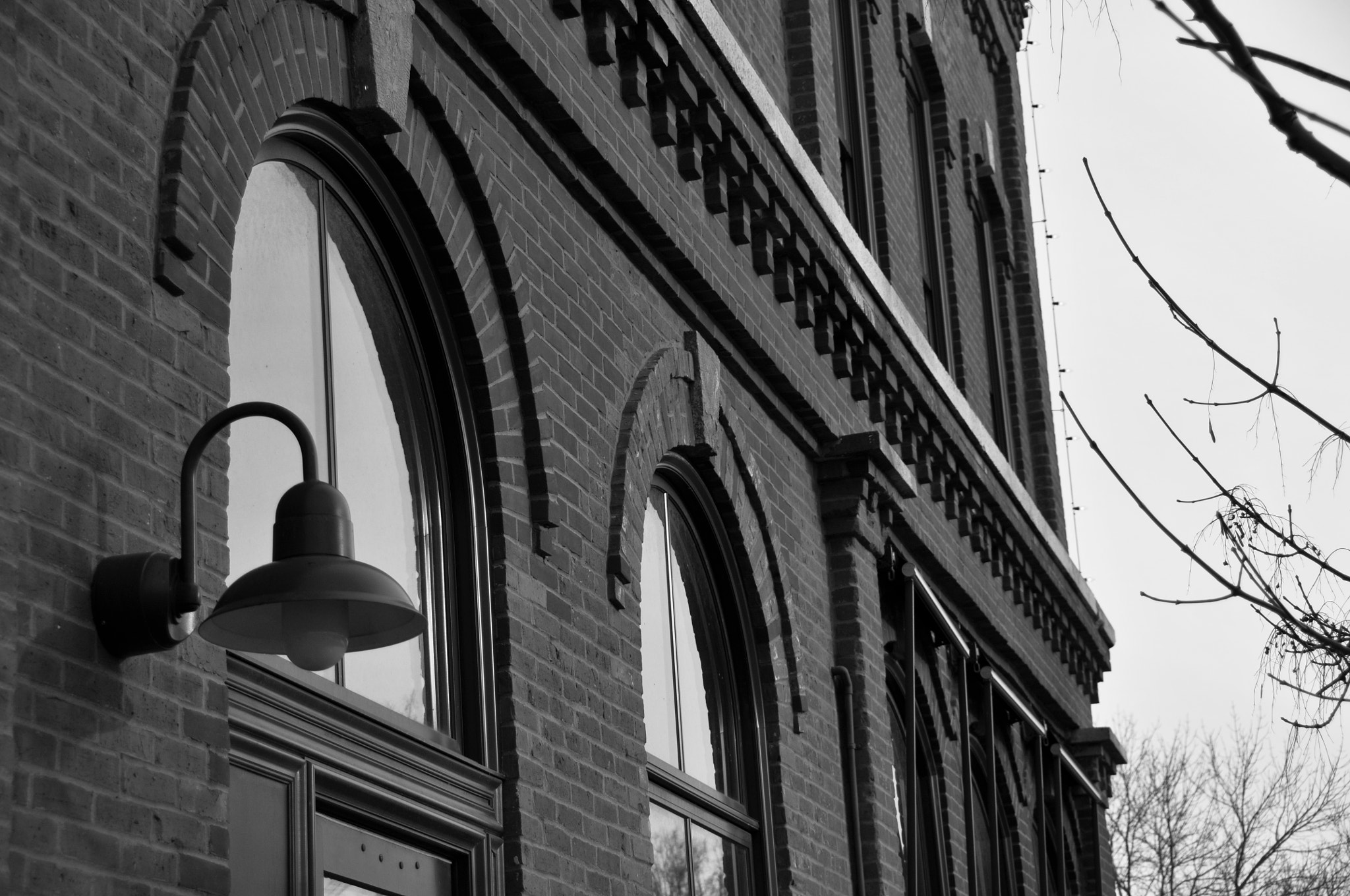 Nikon D300 sample photo. Street lamp on the building photography
