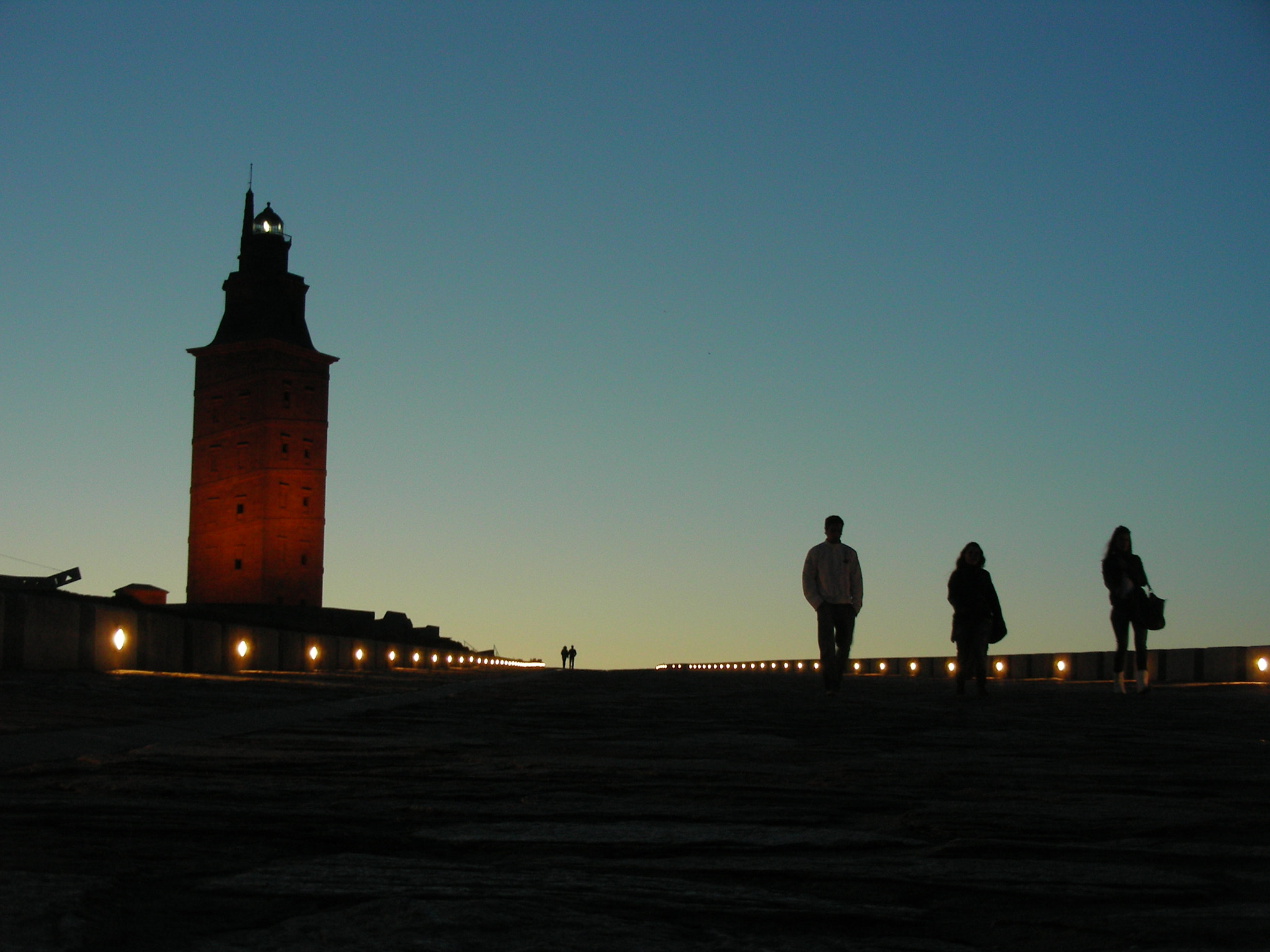 Nikon COOLPIX S4 sample photo. Siluetas en la torre de hercules photography