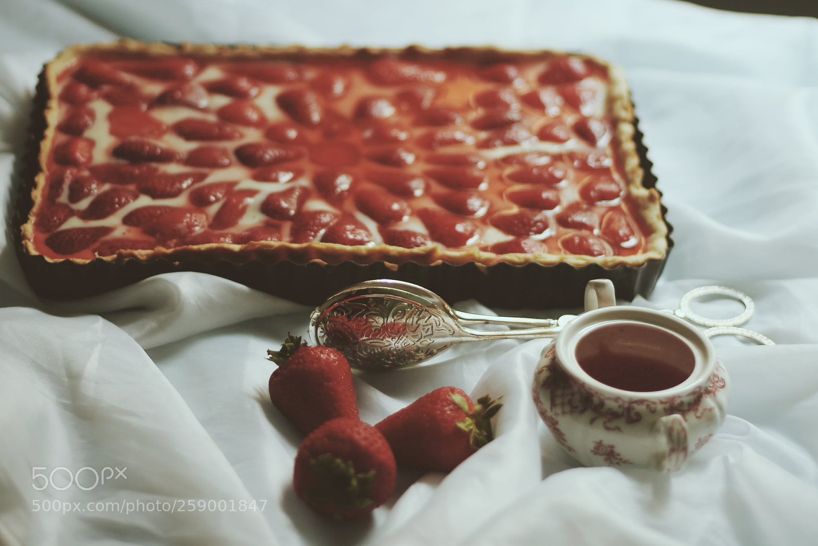 Canon EOS 1100D (EOS Rebel T3 / EOS Kiss X50) sample photo. Tarte aux fraises photography