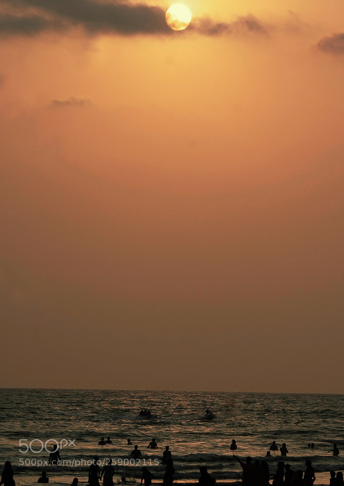 Canon EOS 1000D (EOS Digital Rebel XS / EOS Kiss F) sample photo. Under the sun photography