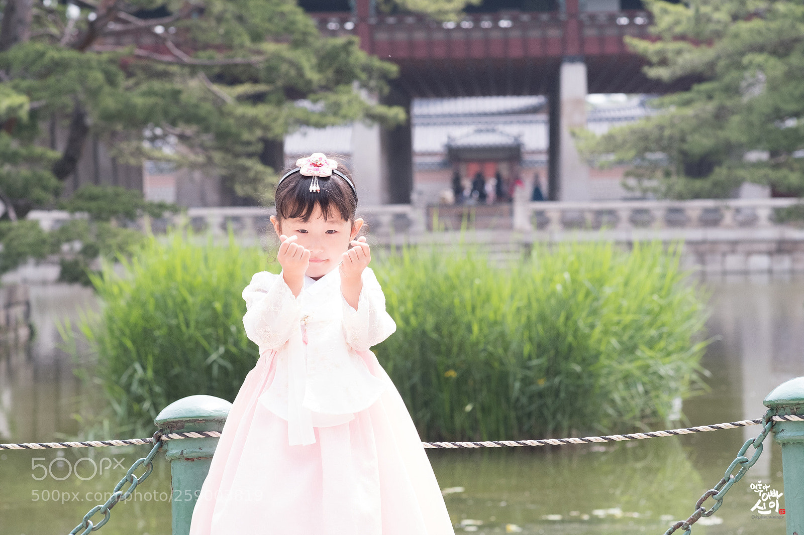 Fujifilm X-T2 sample photo. Finger heart~♥ photography