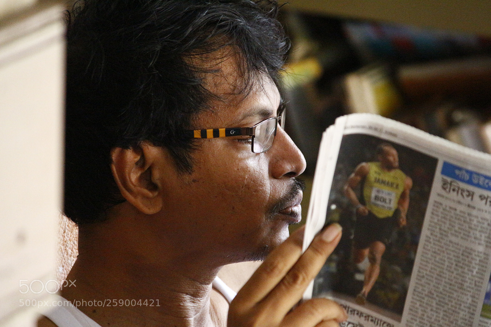 Canon EF-S 55-250mm F4-5.6 IS II sample photo. Geeky newspaper reader photography