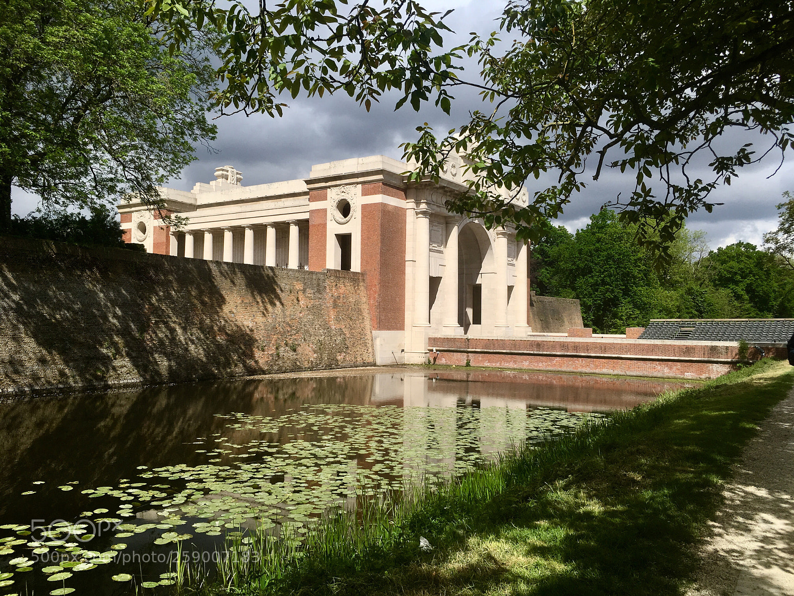 Apple iPhone SE sample photo. The menin gate across photography