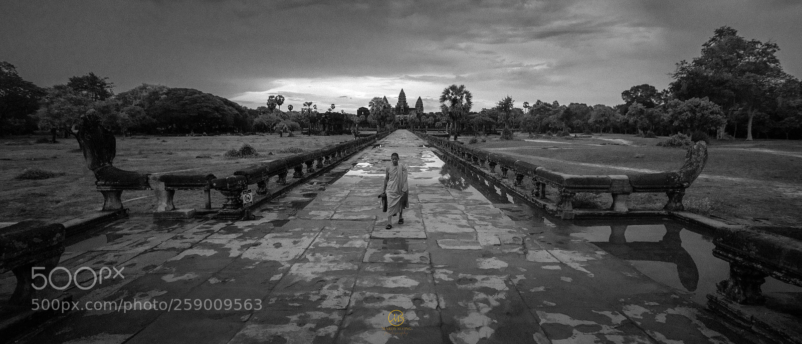 Sony a7R II sample photo. និមន ! walking ! photography