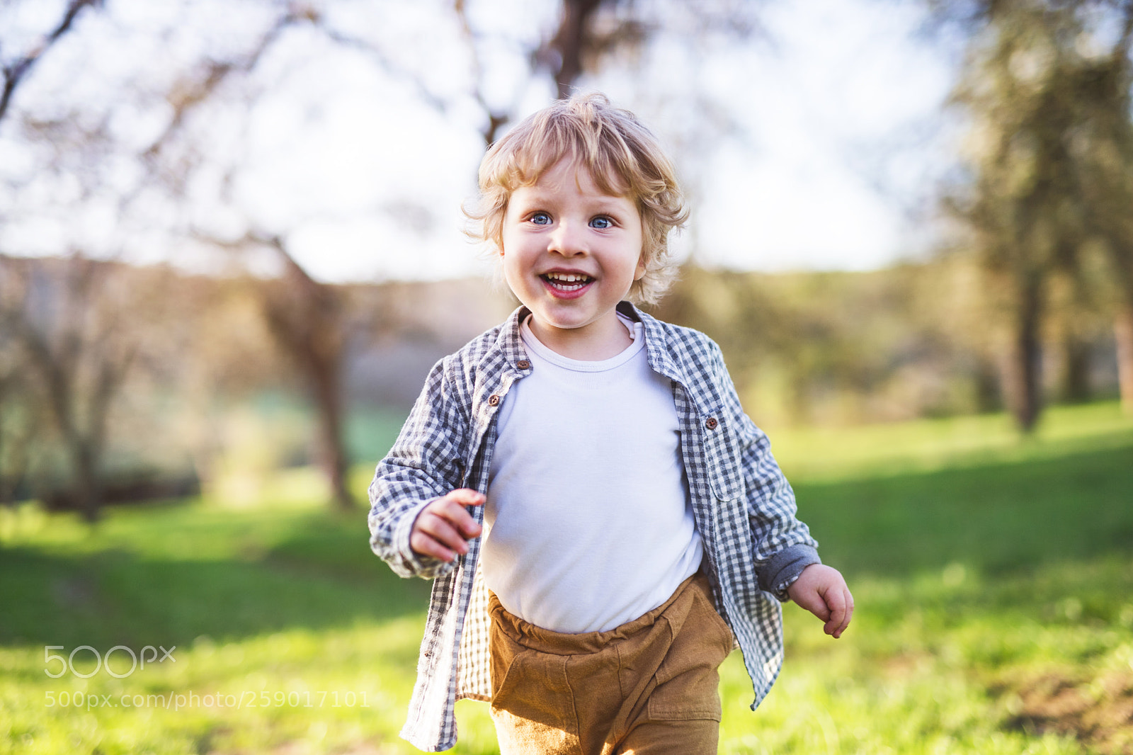 Nikon D5 sample photo. Happy toddler boy running photography