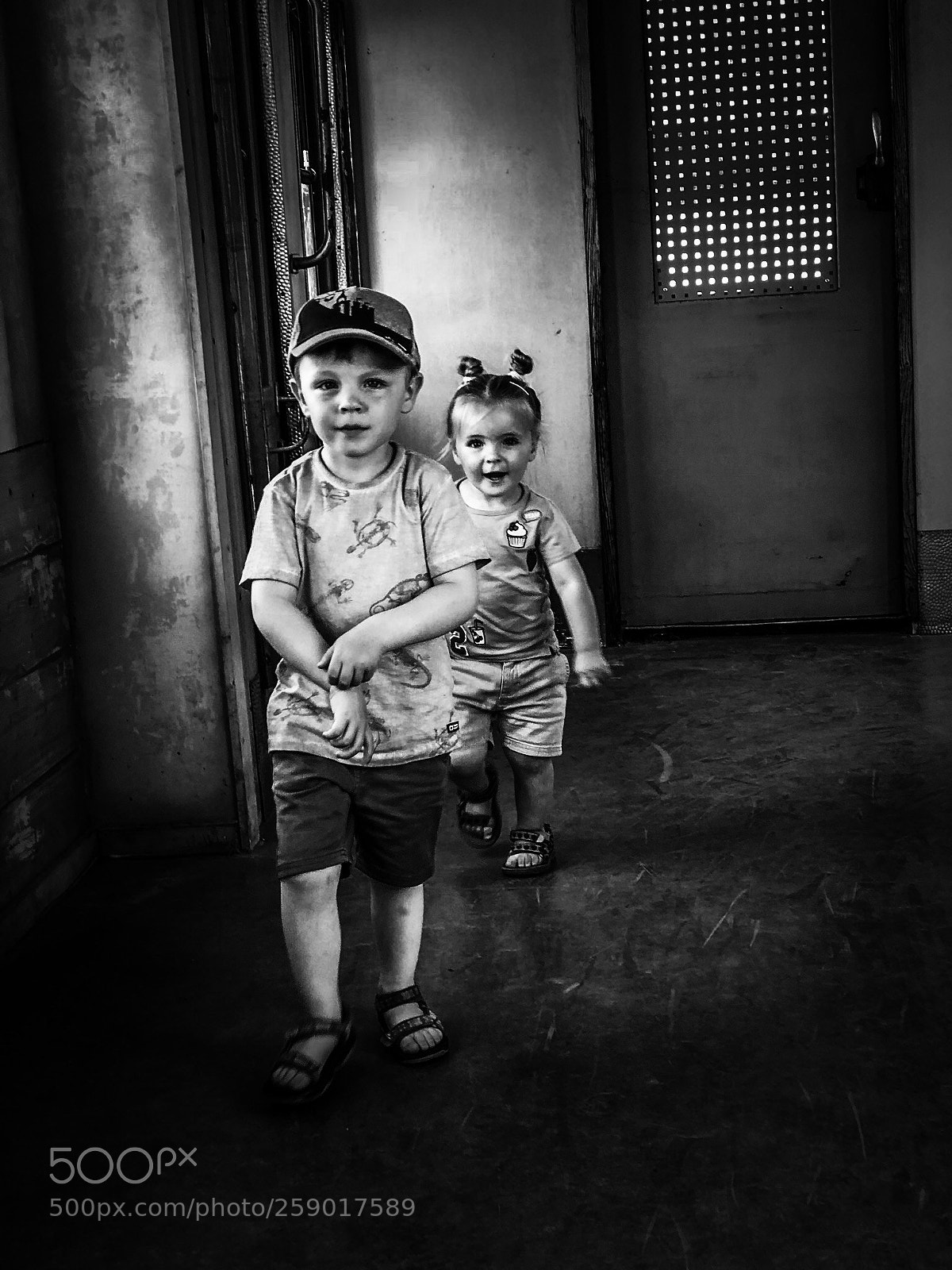 Apple iPhone 8 Plus sample photo. Kids photography