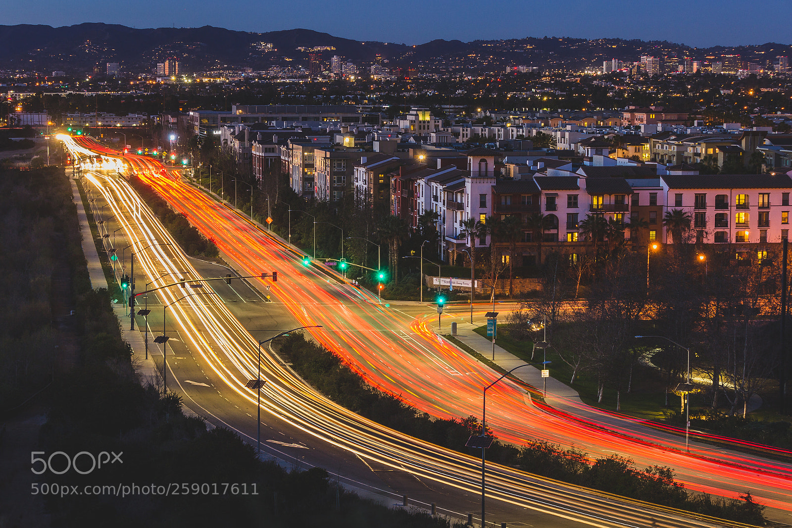 Canon EOS 600D (Rebel EOS T3i / EOS Kiss X5) sample photo. Playa vista traffic photography