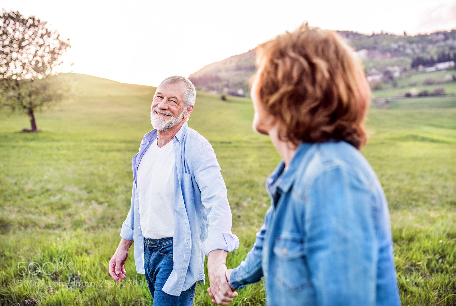 Nikon D5 sample photo. Senior couple walking outside photography