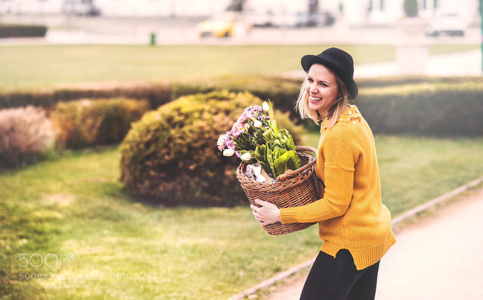 Nikon D5 sample photo. Young woman with flowers photography