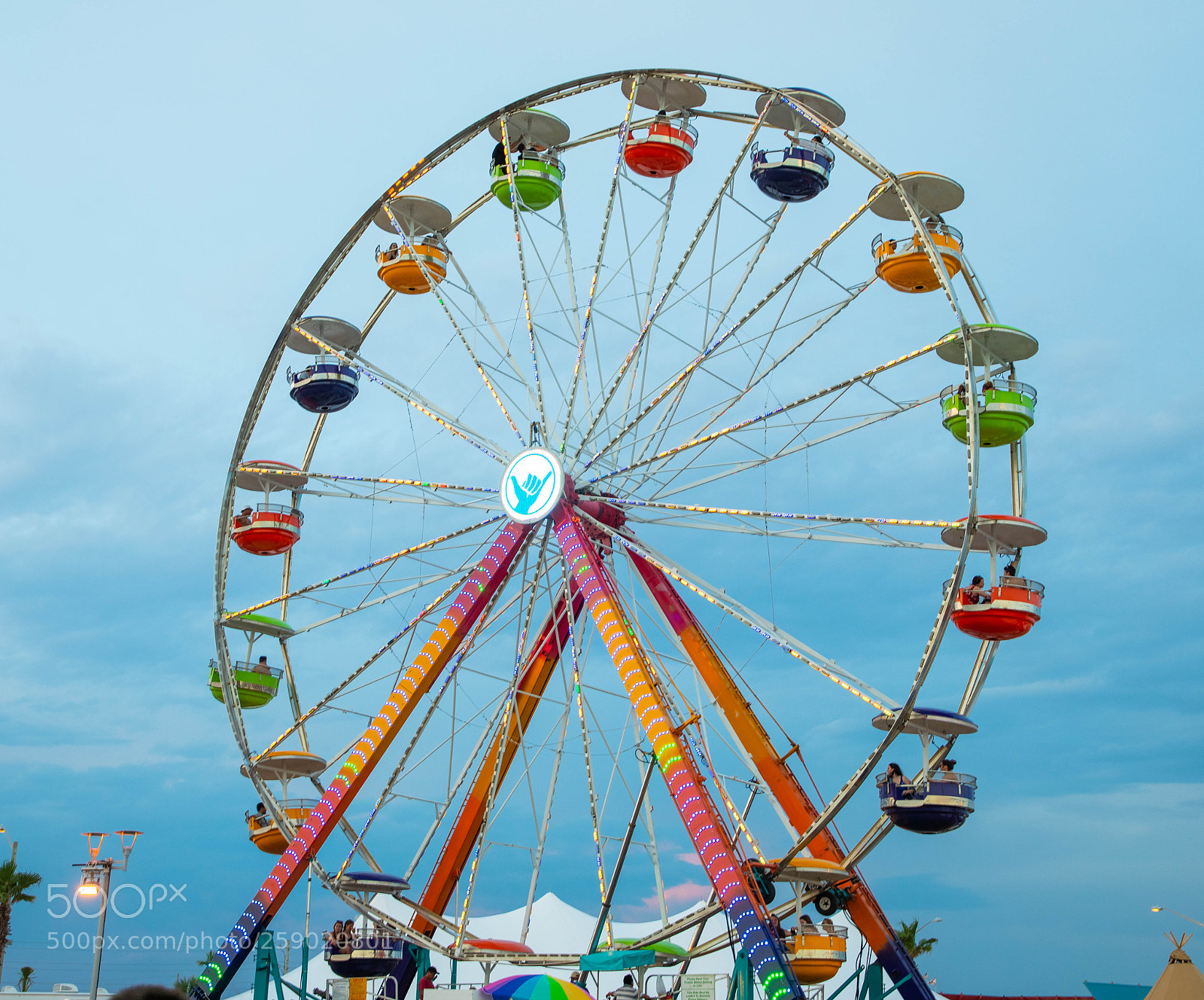 Canon EOS 5D Mark IV sample photo. Hangout ferris wheel photography