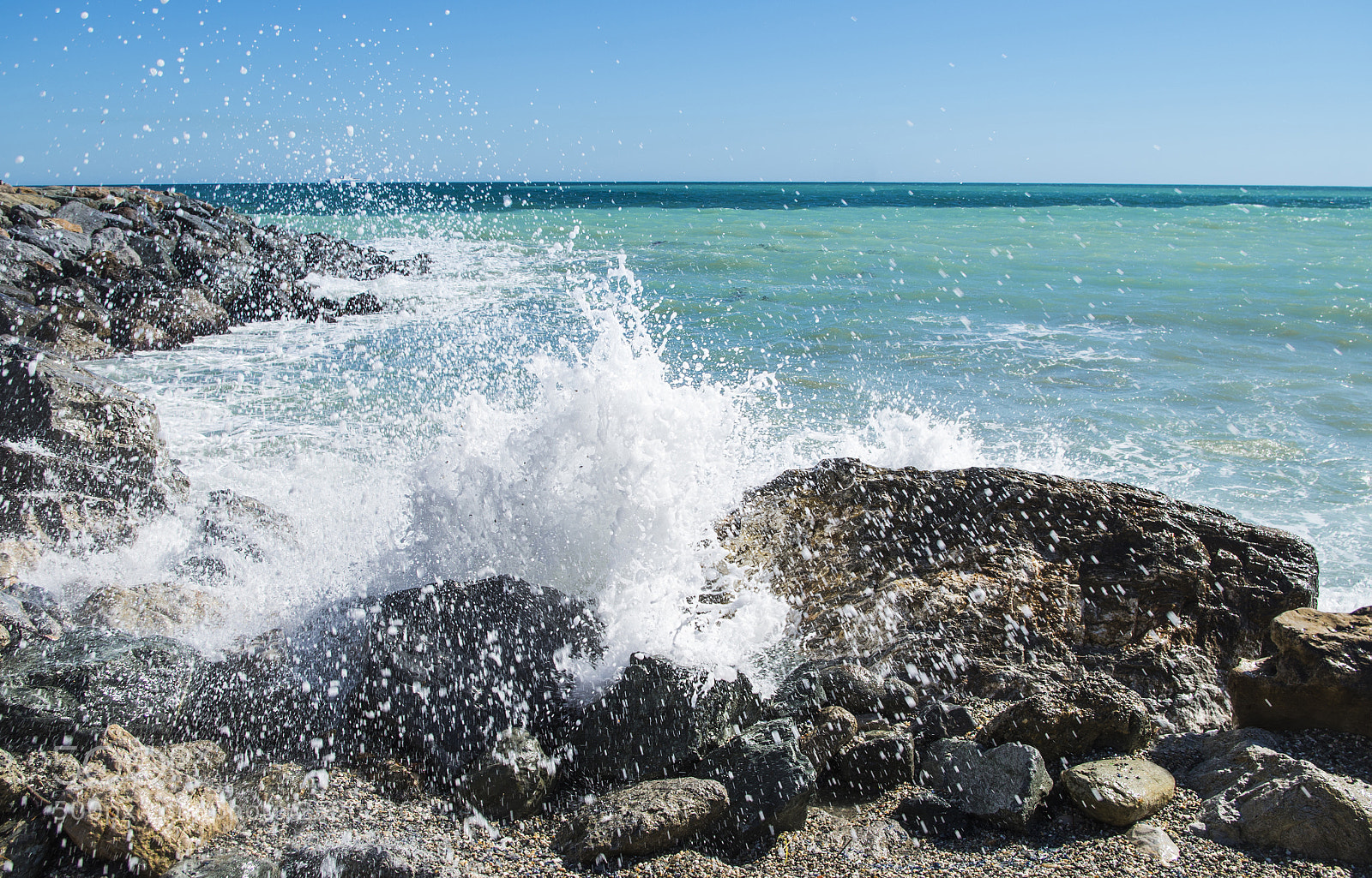 Pentax K-50 sample photo. Waves photography