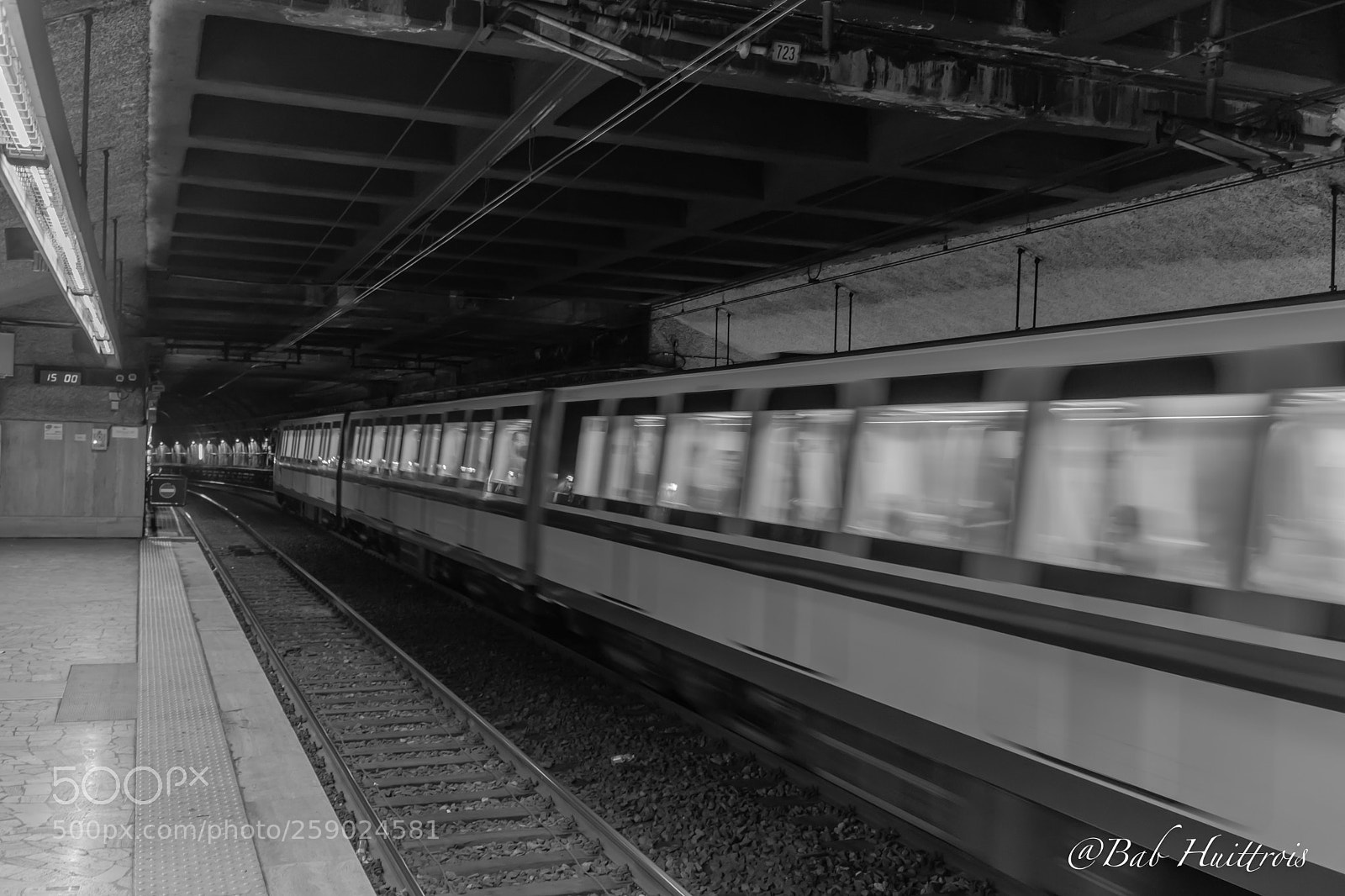 Fujifilm X-T2 sample photo. Métro  photography