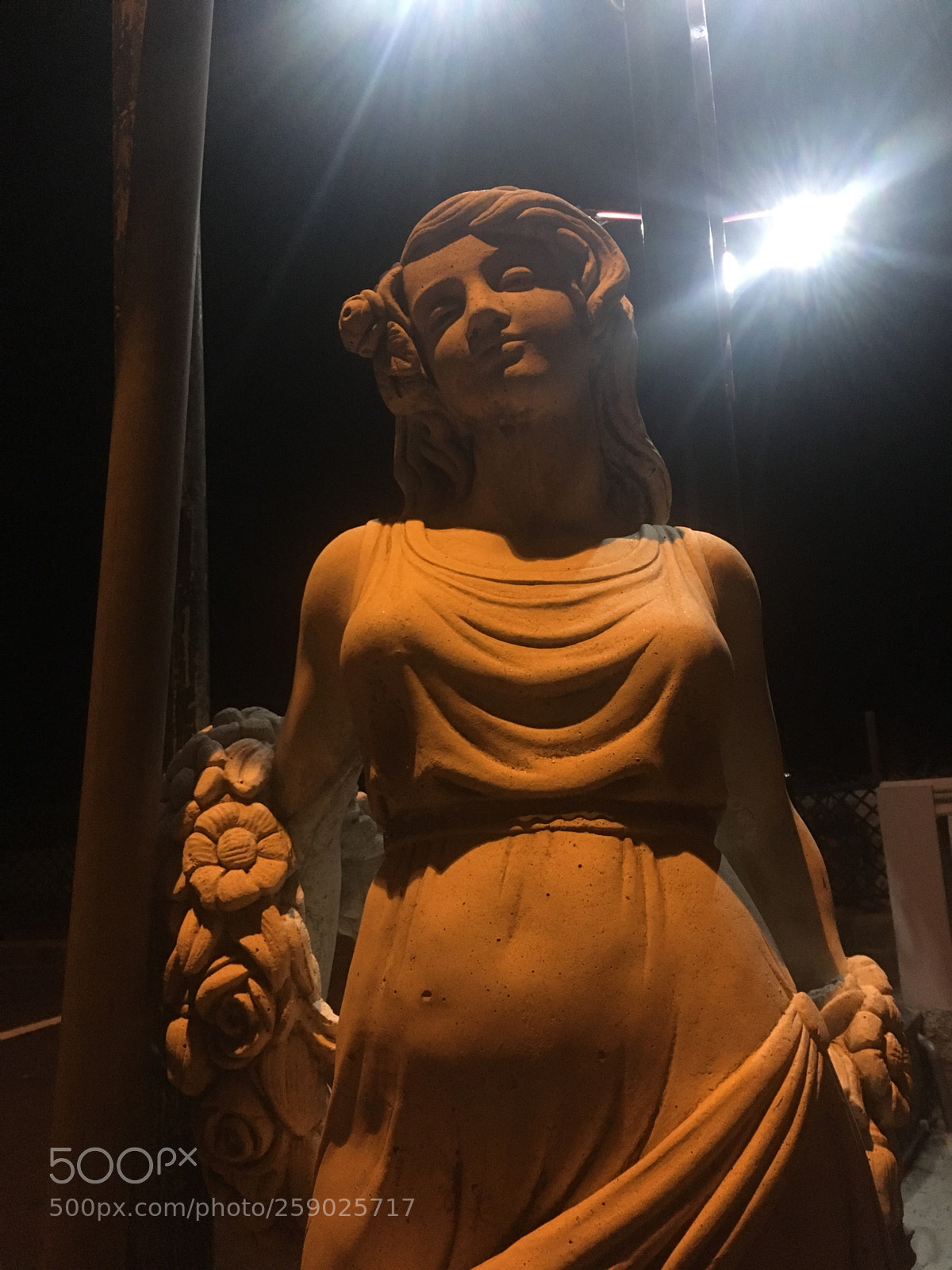 Apple iPhone SE sample photo. Spooky statue photography