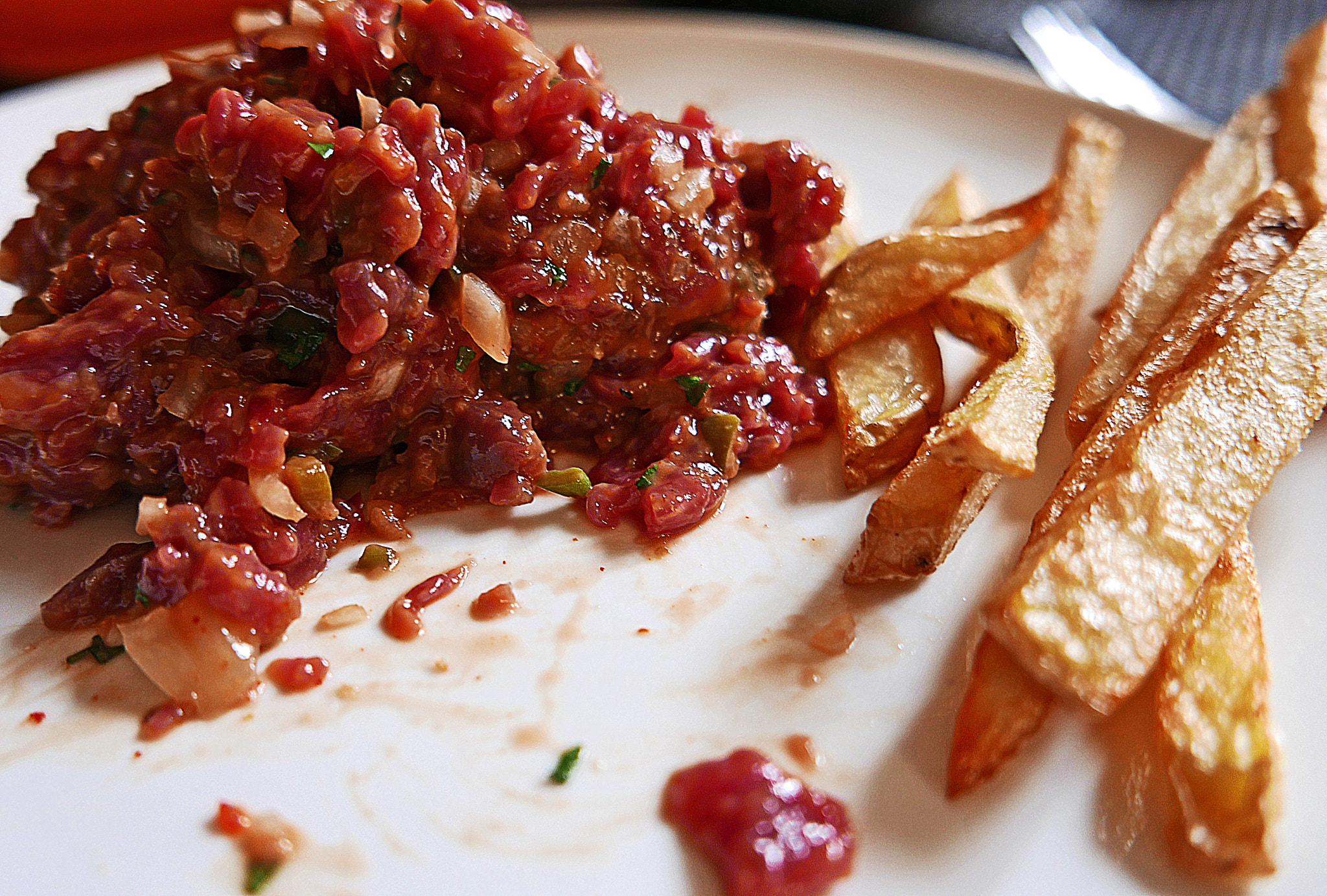 Leica D-Lux (Typ 109) sample photo. Beef tartar and french fries handmade. photography