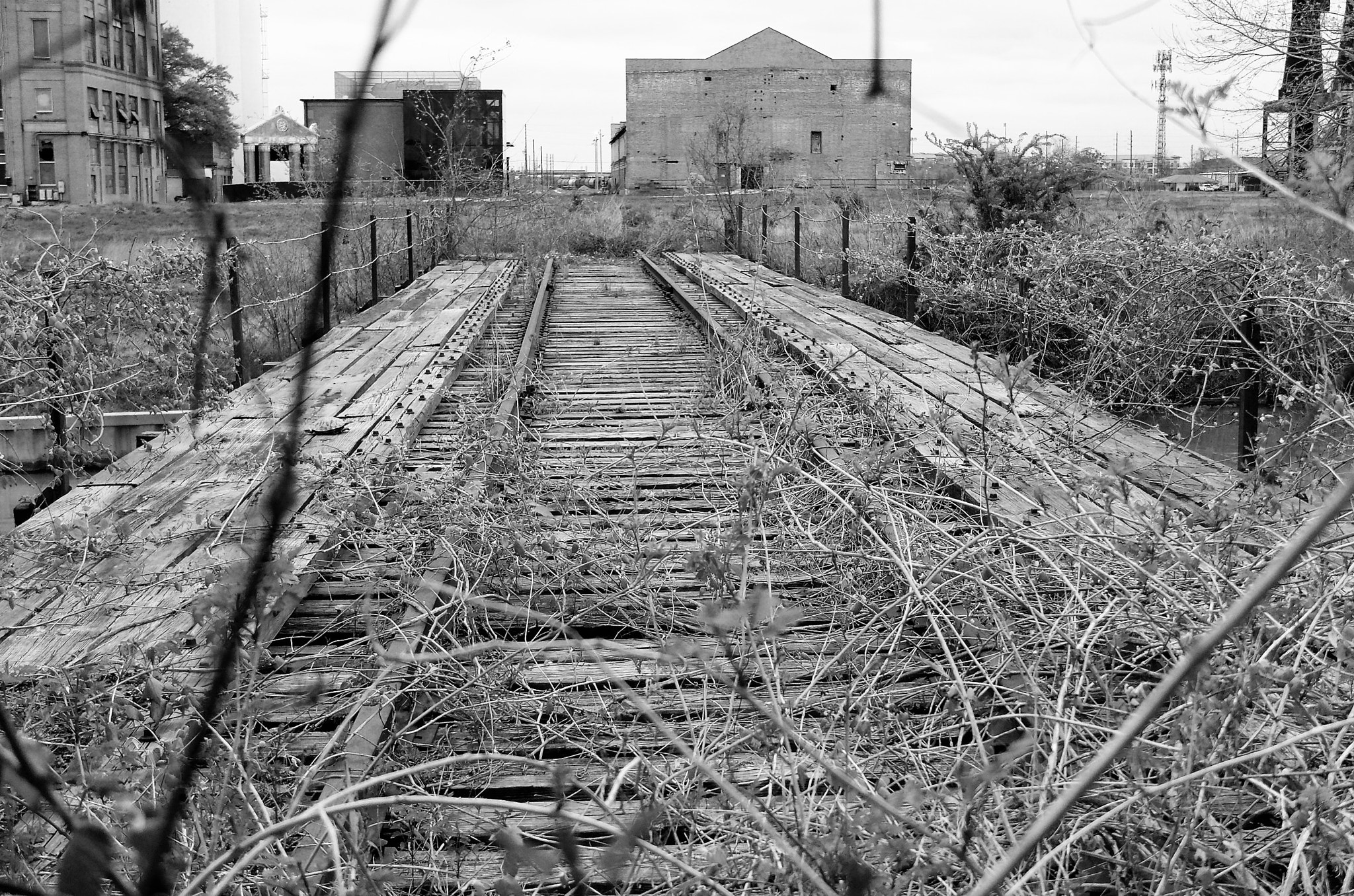Fujifilm X20 sample photo. Tracks to nowhere... photography