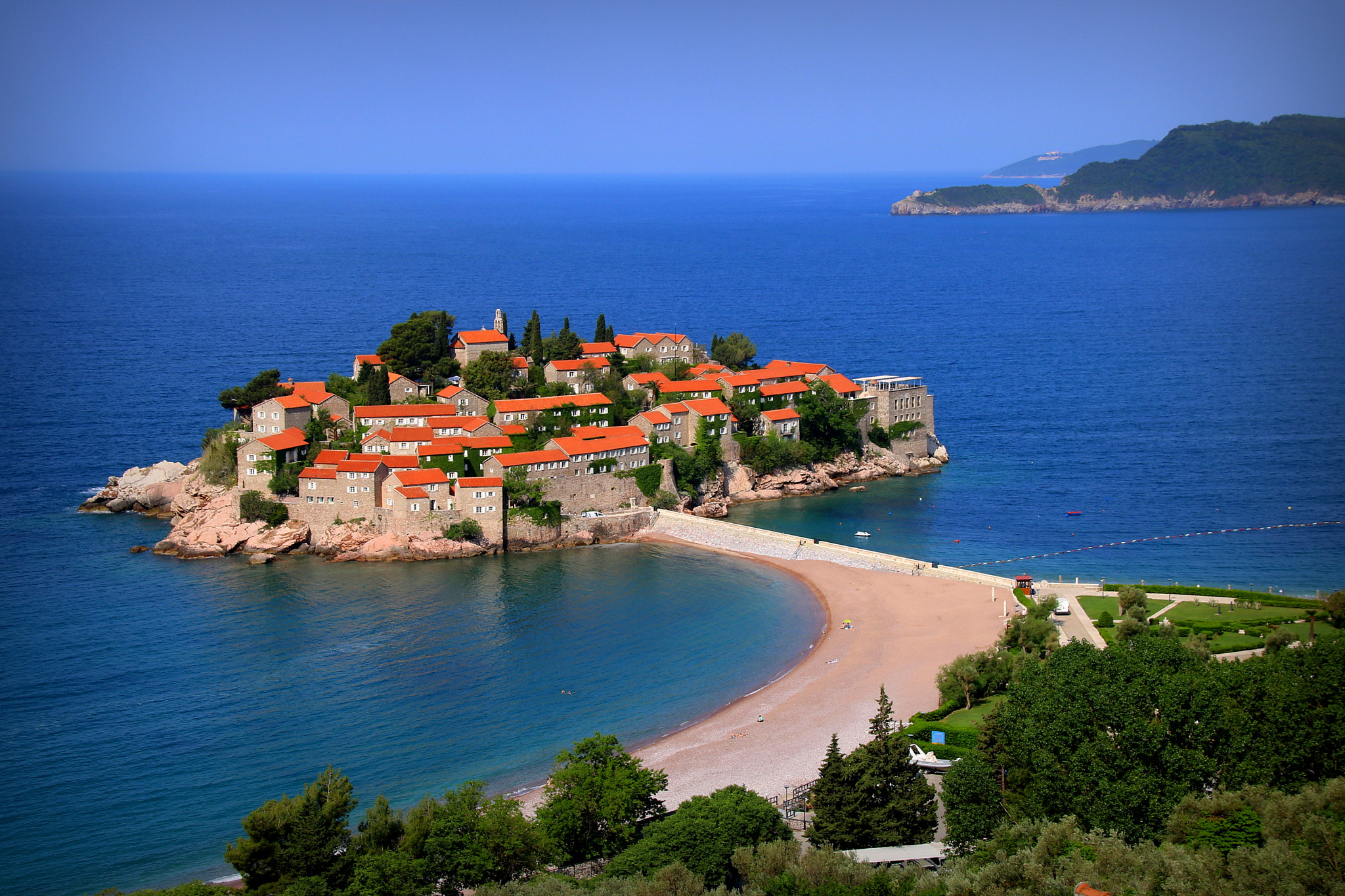 Sigma 18-250mm F3.5-6.3 DC OS HSM sample photo. Sveti stefan adası ... photography