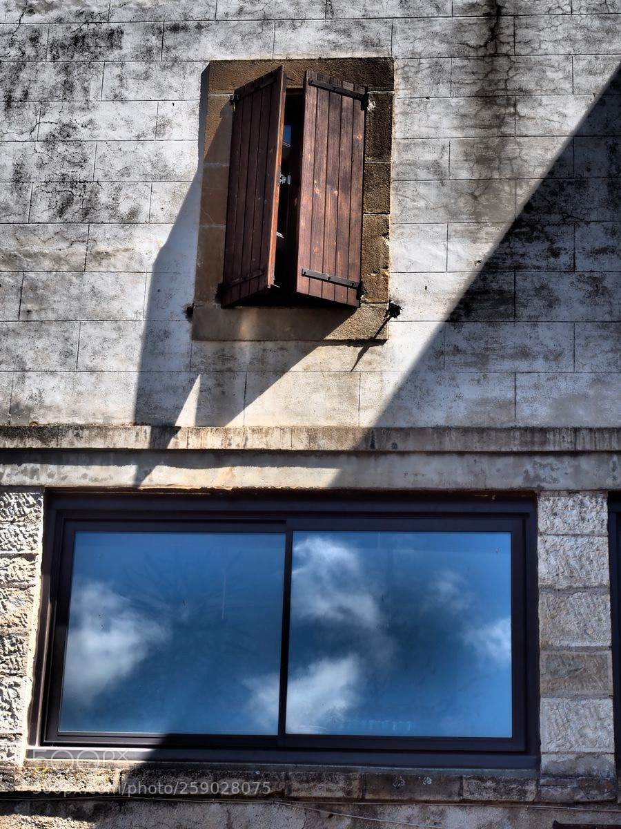 Olympus OM-D E-M5 II sample photo. Contraste d'époques photography