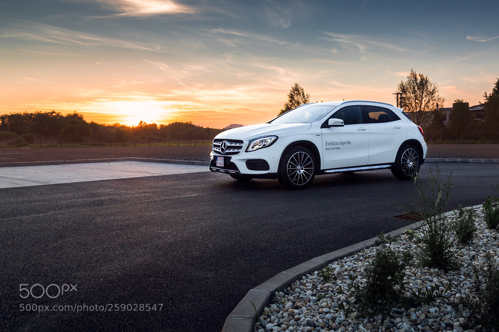 Canon EOS 100D (EOS Rebel SL1 / EOS Kiss X7) sample photo. Mercedes-benz gla photography