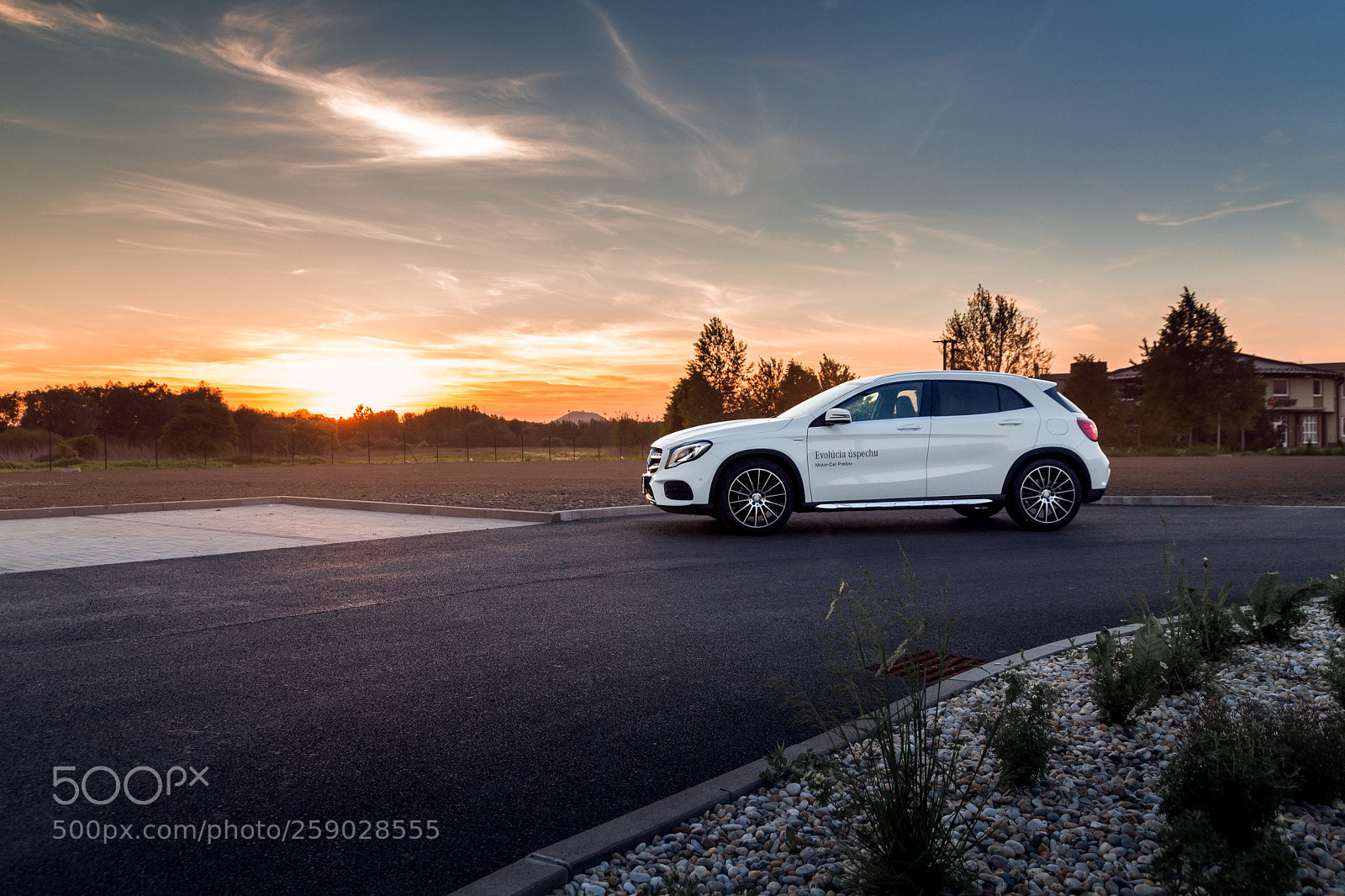 Canon EOS 100D (EOS Rebel SL1 / EOS Kiss X7) sample photo. Mercedes-benz gla photography