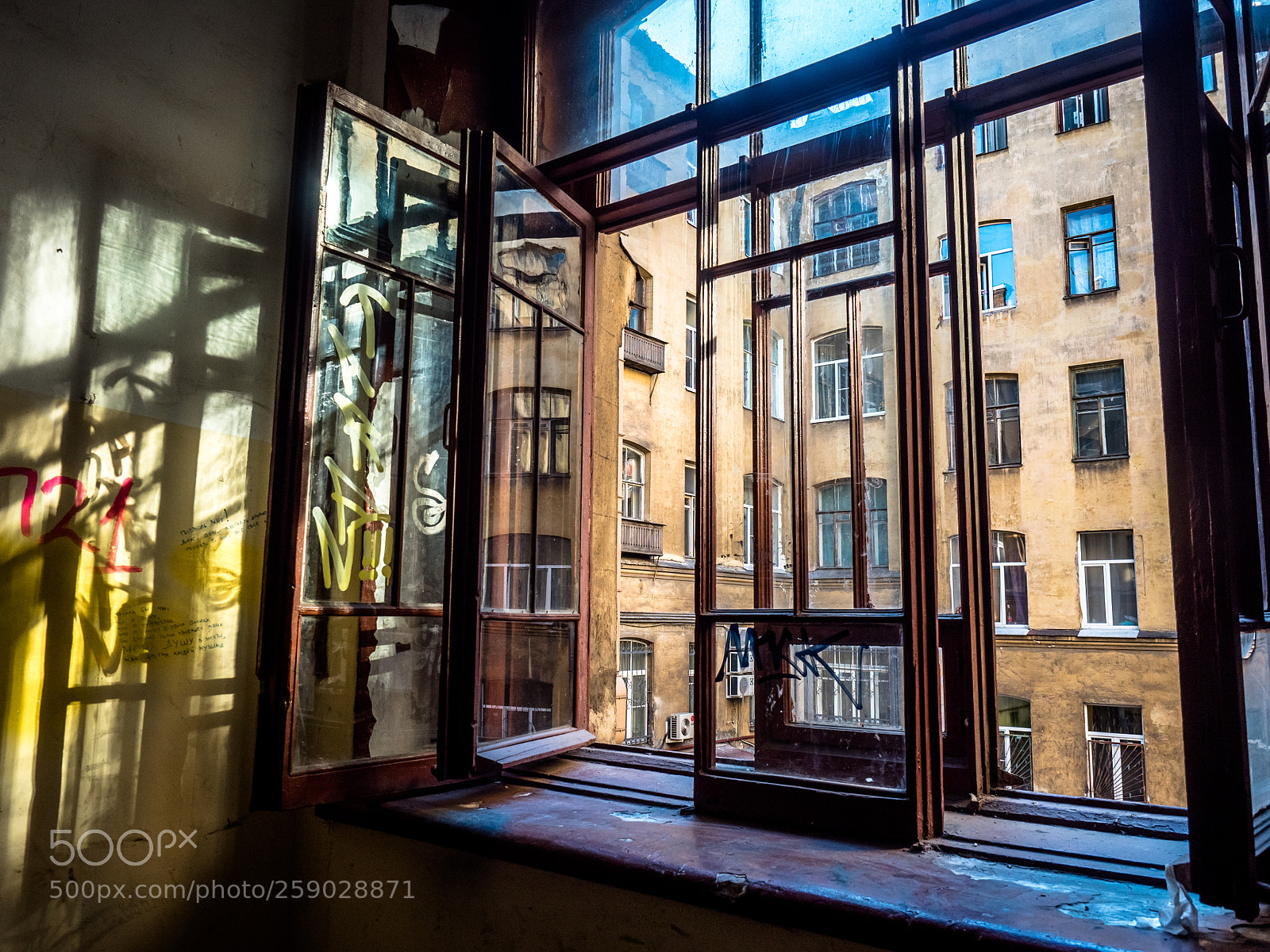 Olympus OM-D E-M5 II sample photo. Shadows and reflections photography