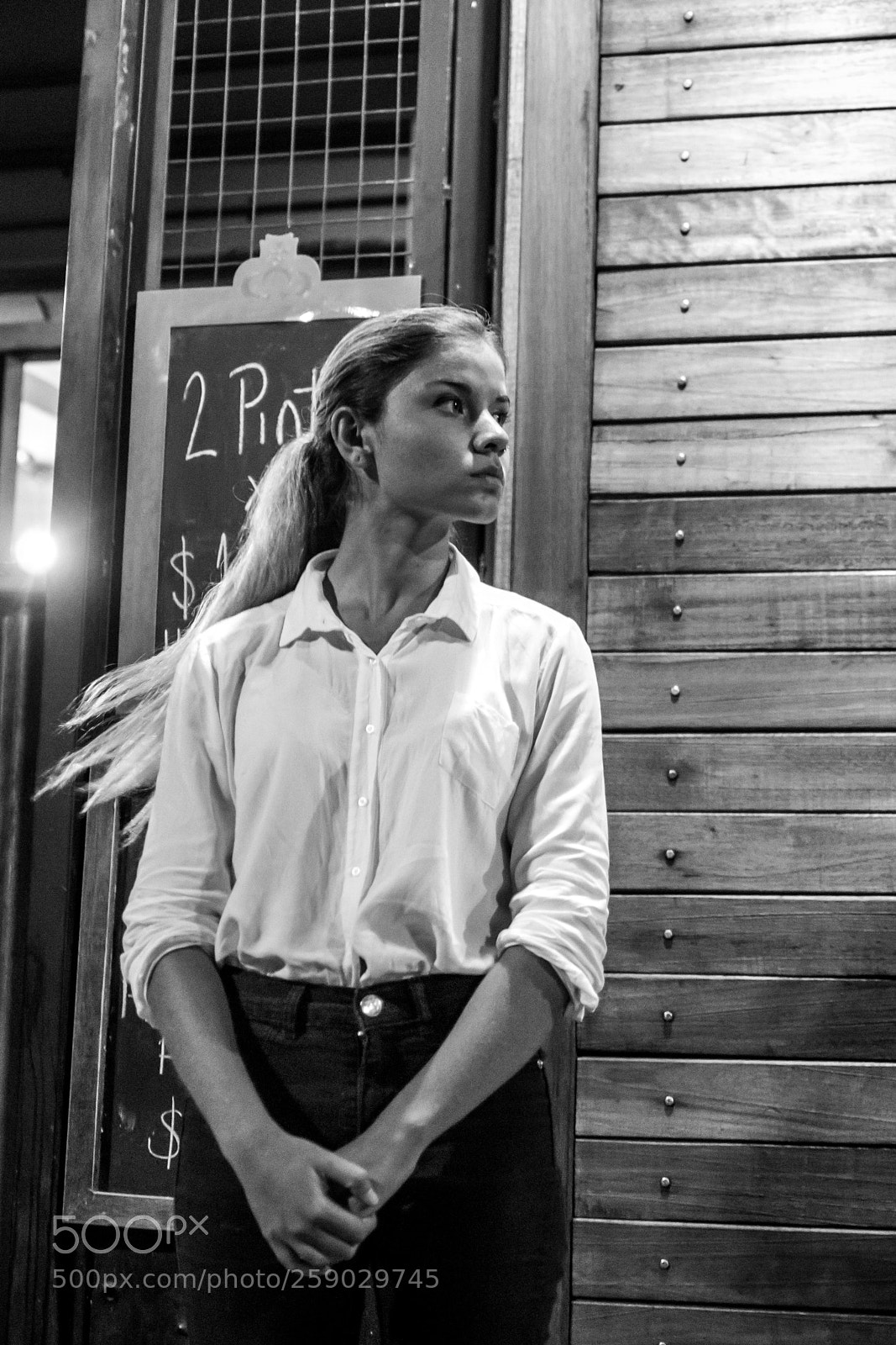 Nikon D3100 sample photo. Waitress photography