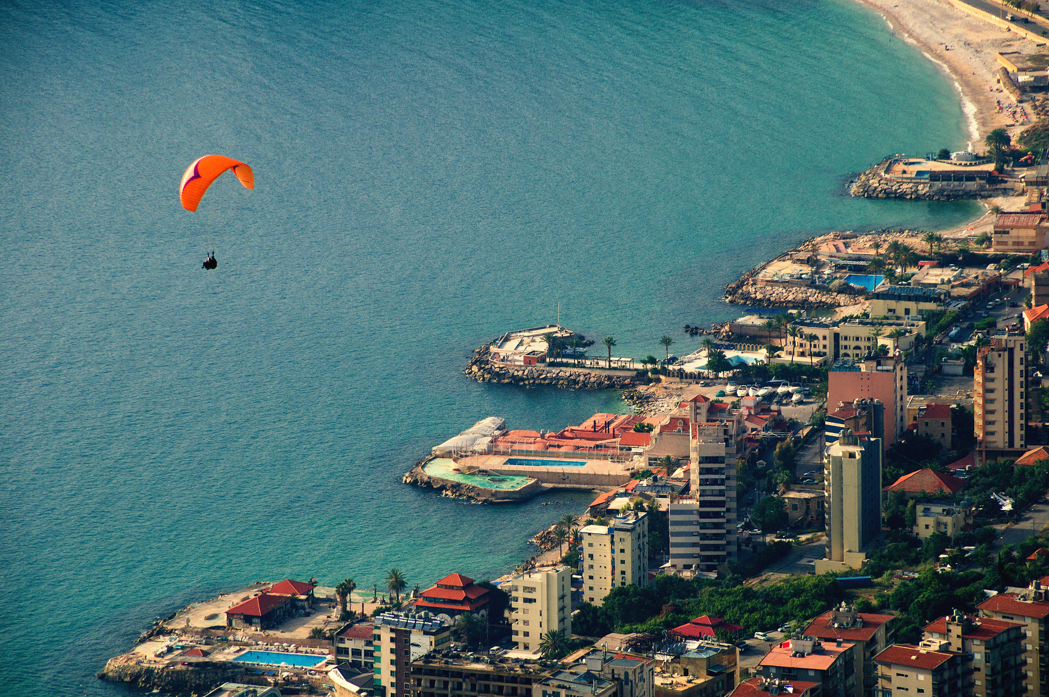 Sony SLT-A57 sample photo. Paragliding over the sea photography