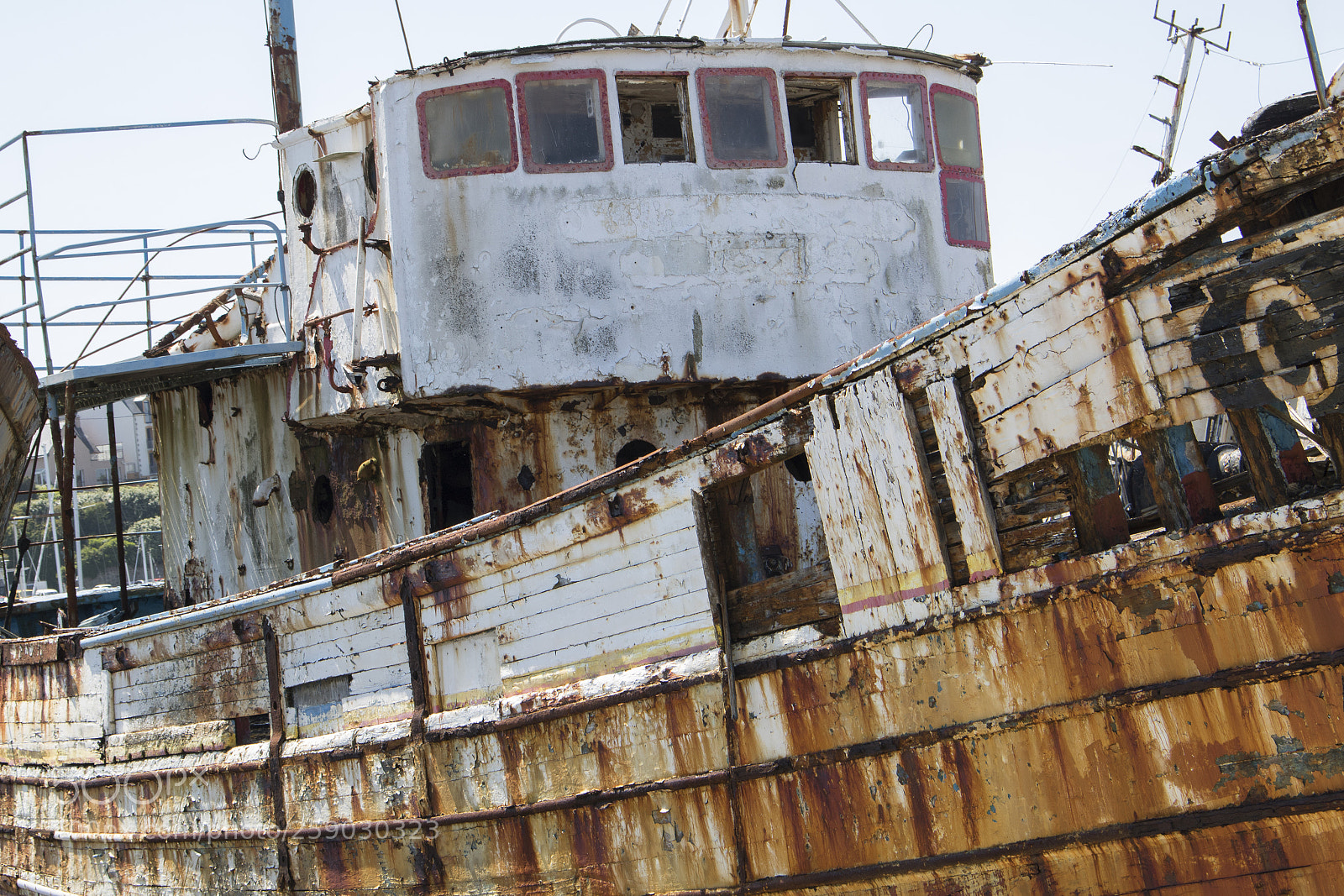 Canon EOS 750D (EOS Rebel T6i / EOS Kiss X8i) sample photo. Rusted ship photography