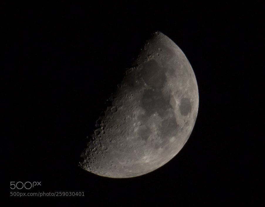 Canon EOS 600D (Rebel EOS T3i / EOS Kiss X5) sample photo. Moonshot photography