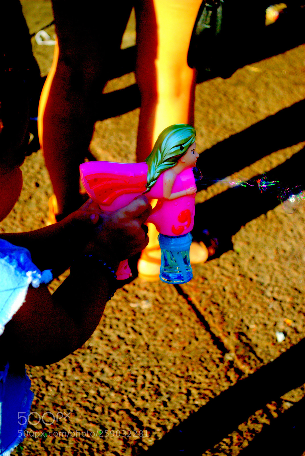 Nikon D3000 sample photo. Infância na feira photography