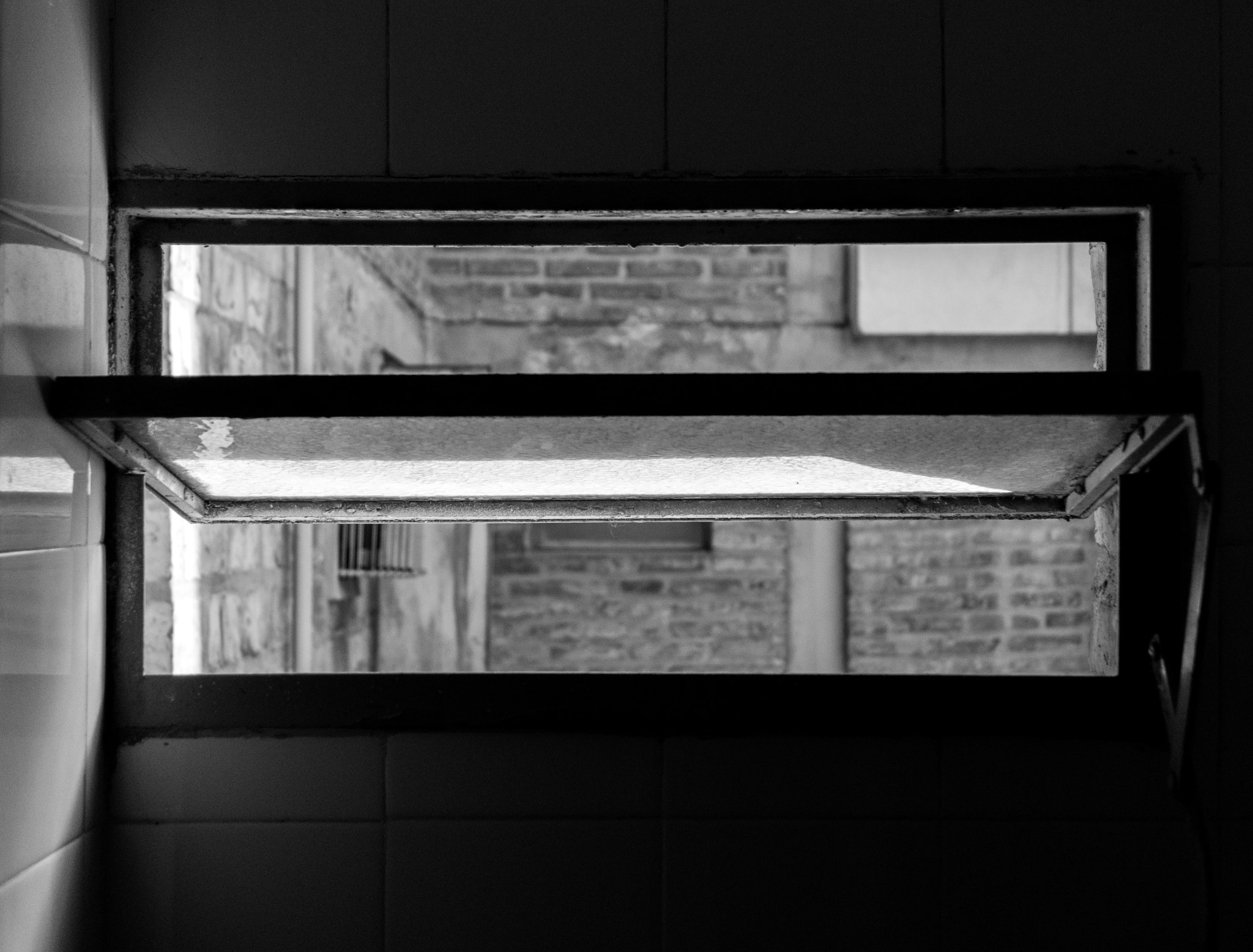Sony Alpha DSLR-A290 sample photo. Window photography