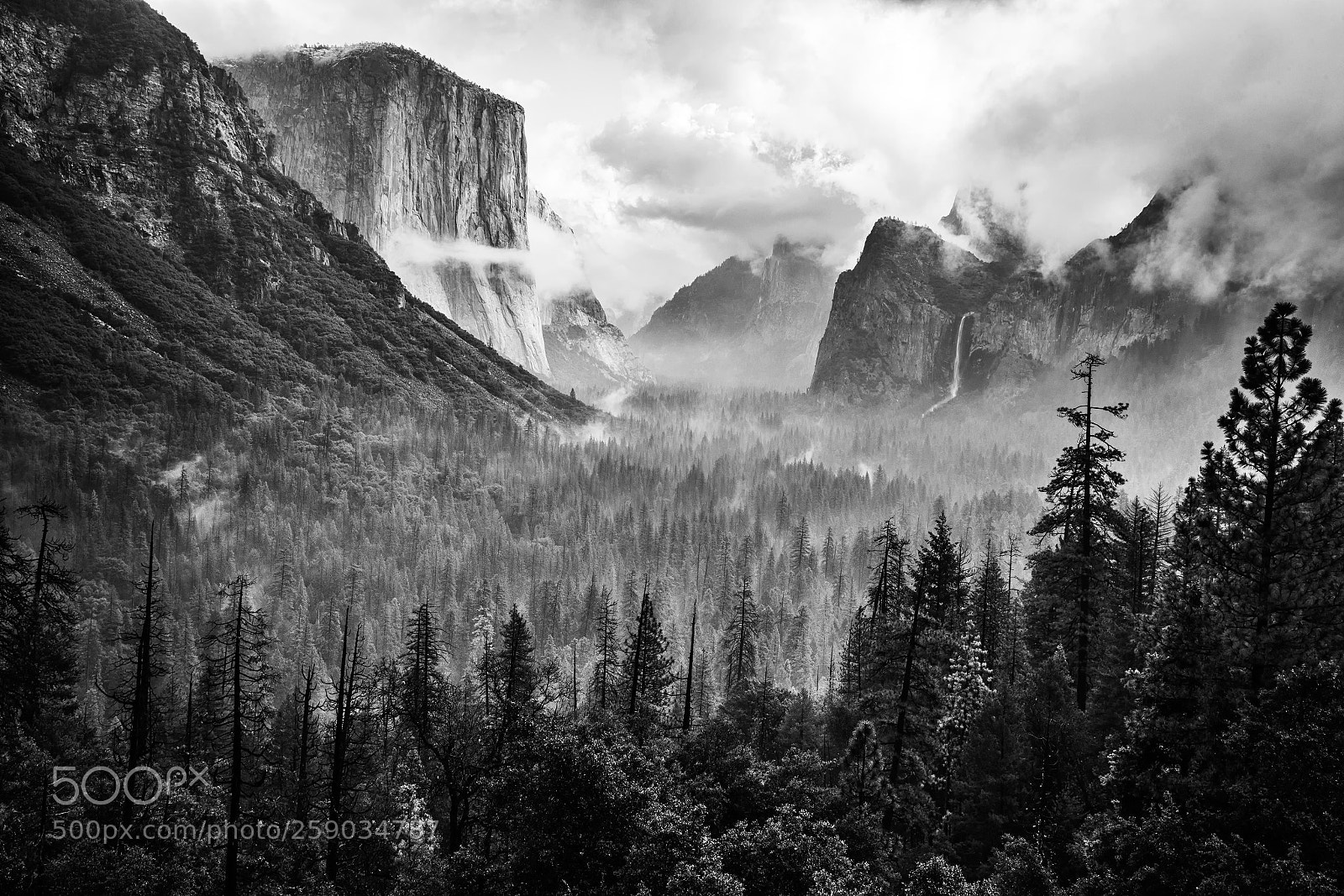 Sony a7R II sample photo. Thunderclouds over tunnel view. photography