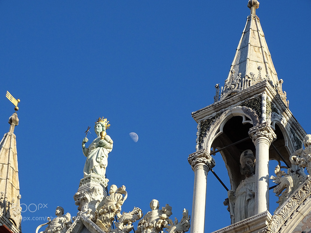 Sony Cyber-shot DSC-HX400V sample photo. Venezia e la luna photography