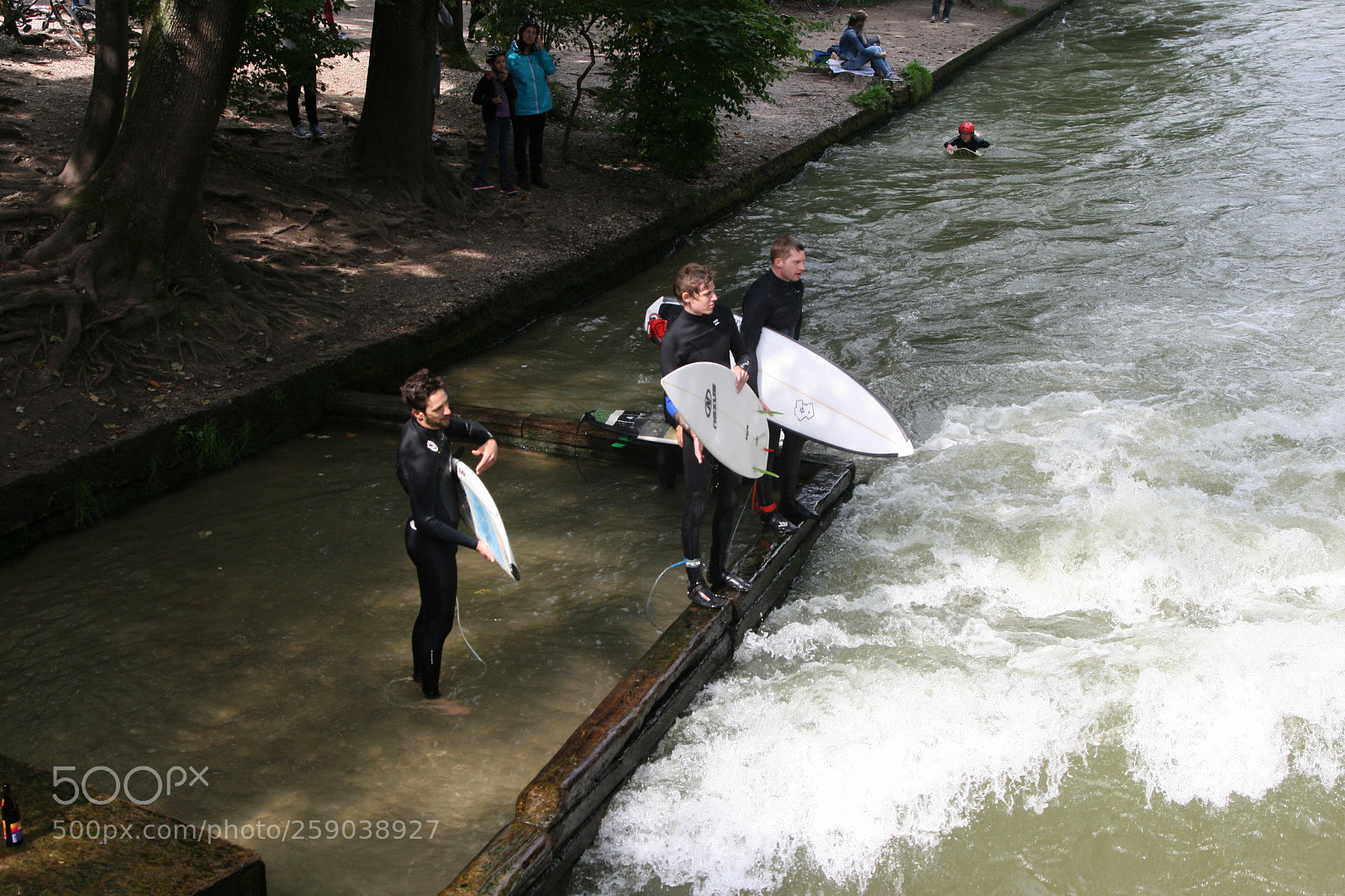 Canon EOS 400D (EOS Digital Rebel XTi / EOS Kiss Digital X) sample photo. Surfing in the canals photography