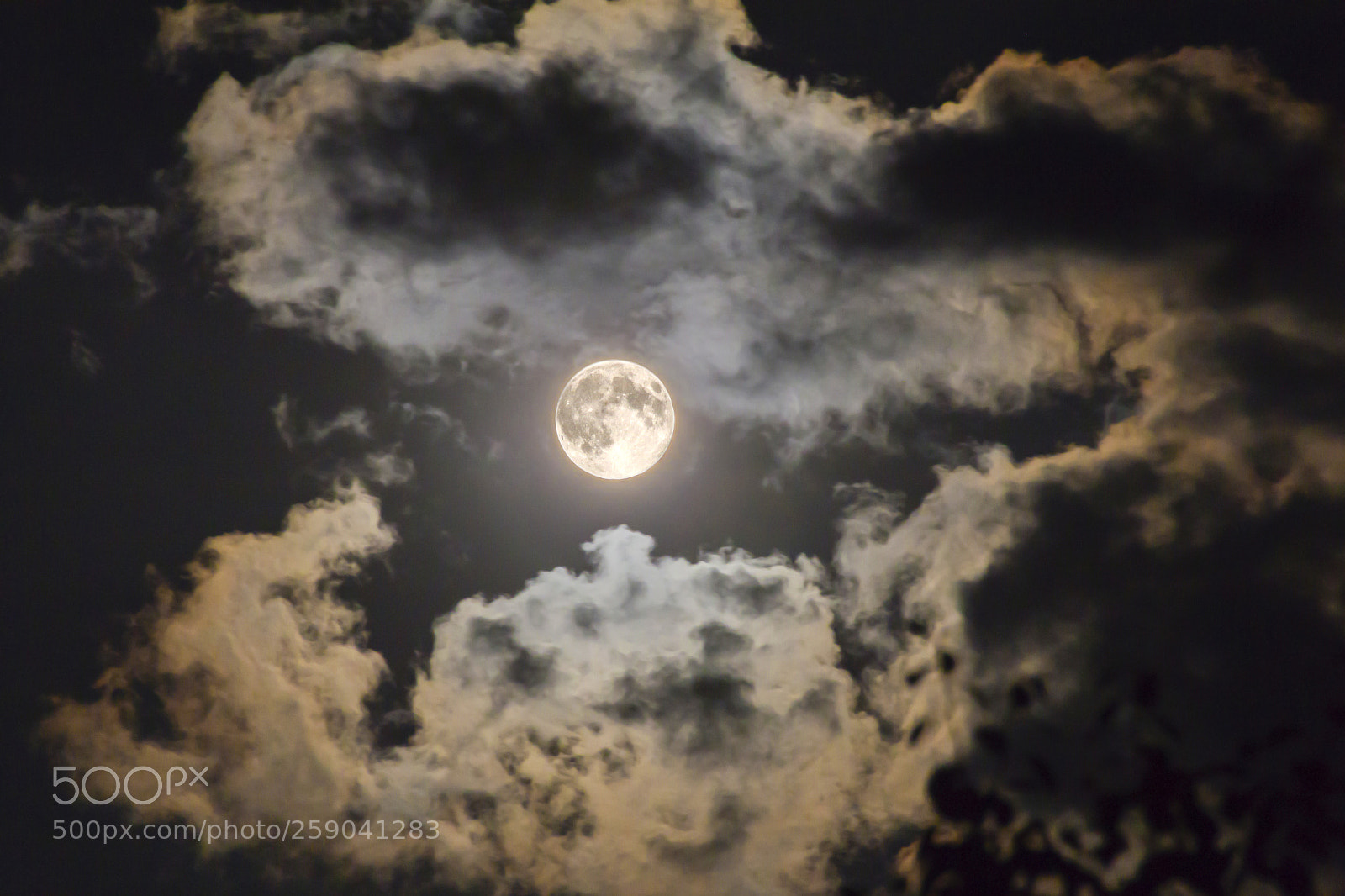 Canon EOS 600D (Rebel EOS T3i / EOS Kiss X5) sample photo. Full moon photography