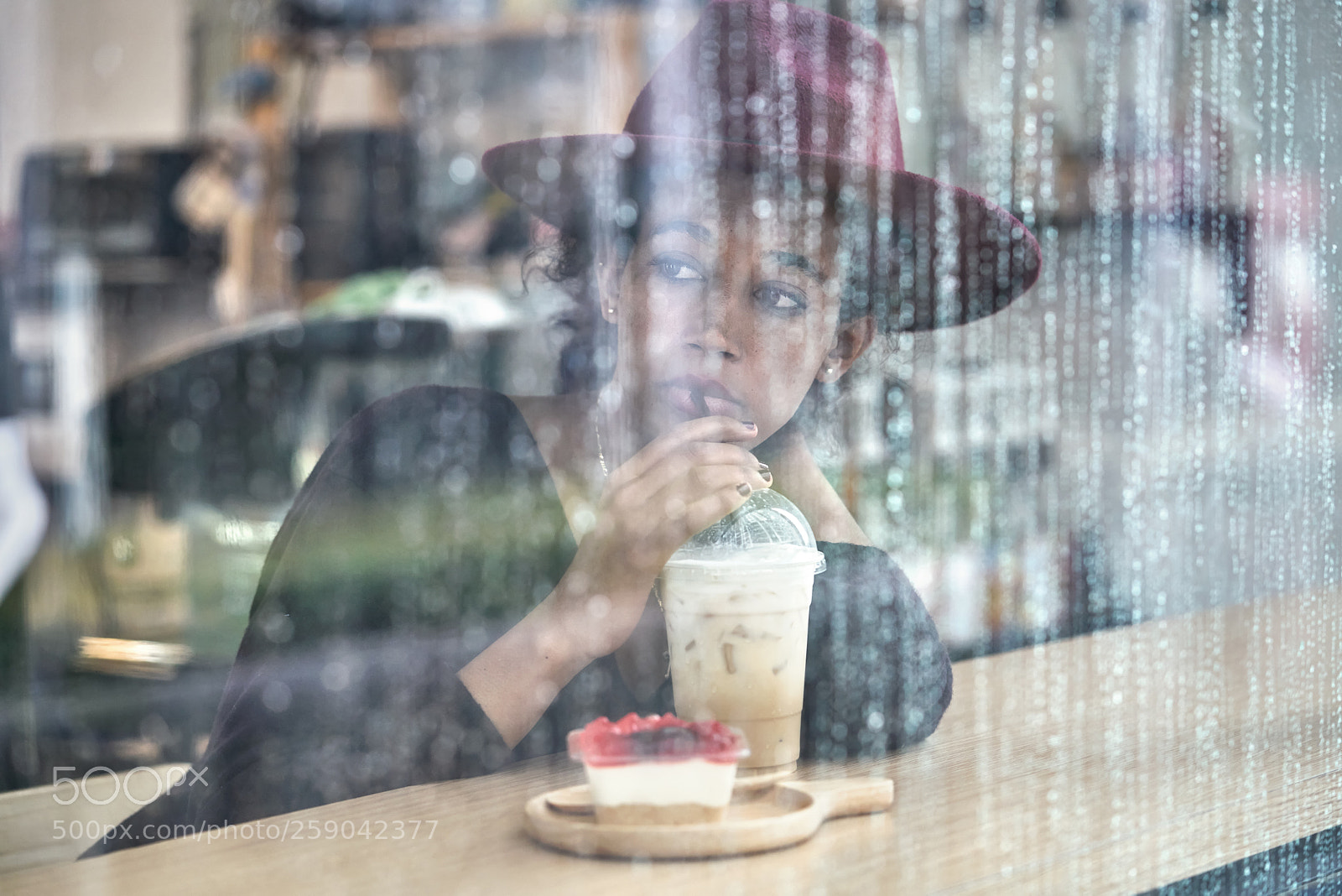 Sony a7R II sample photo. Beautiful girl in cafe photography