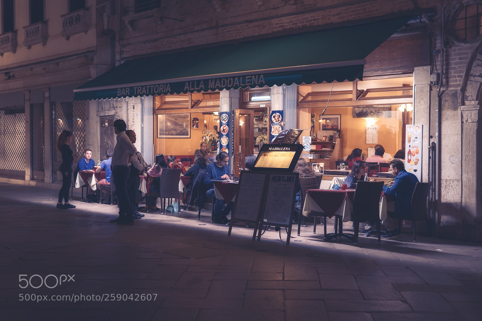 Sony a6300 sample photo. Dinner in venice  photography