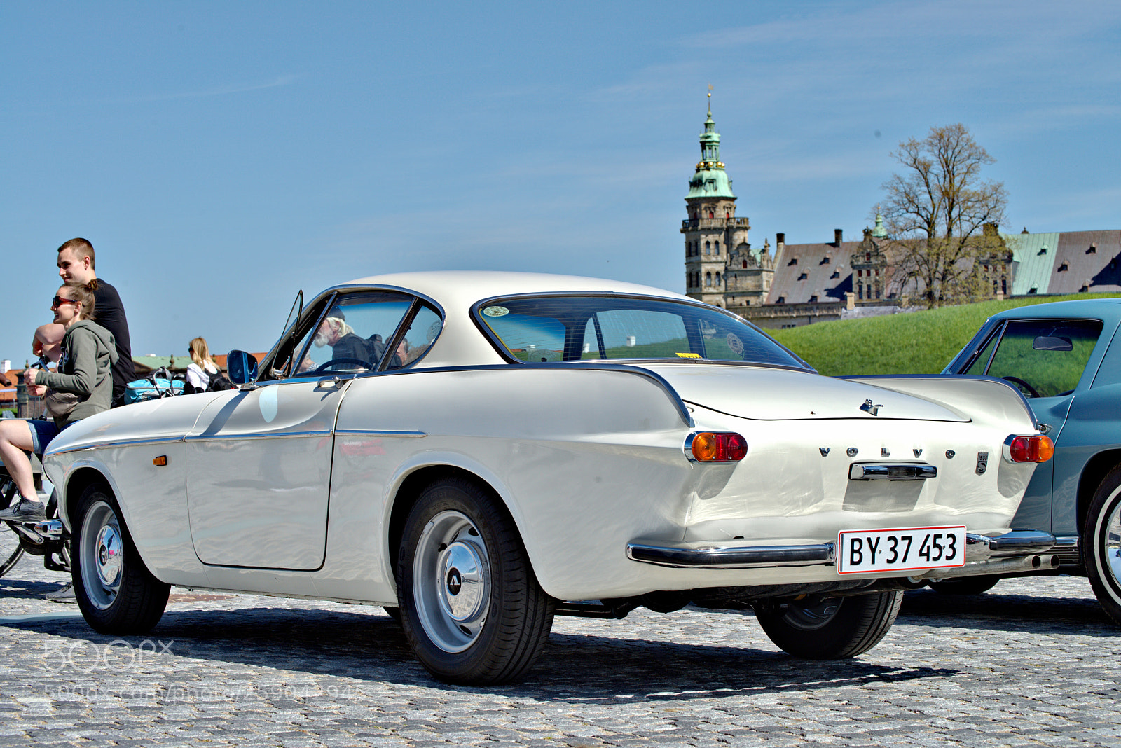 Nikon D800 sample photo. 2 volvos at kronborg photography