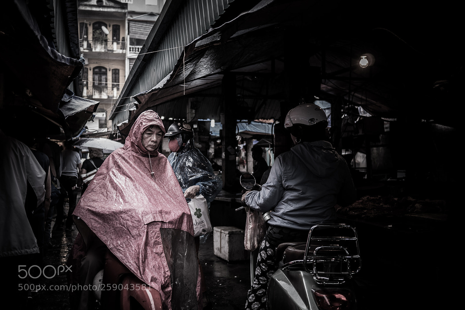 Panasonic Lumix DMC-GX85 (Lumix DMC-GX80 / Lumix DMC-GX7 Mark II) sample photo. Concentration.rainy. photography