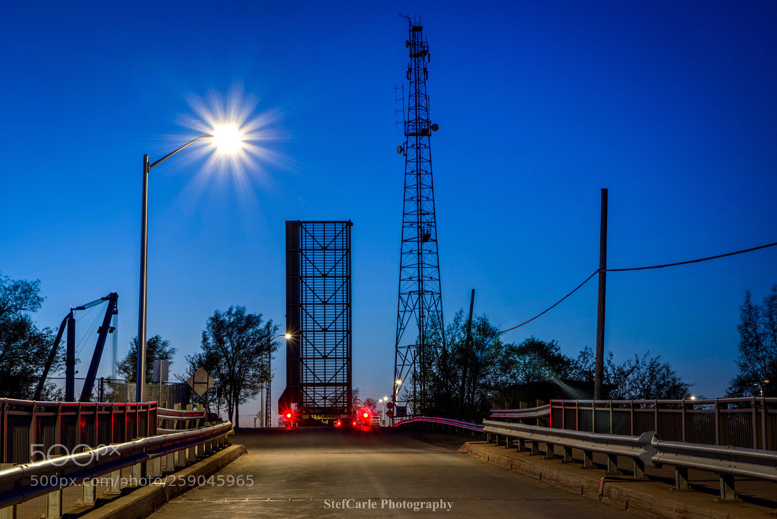 Sony SLT-A77 sample photo. Lock bridge up photography