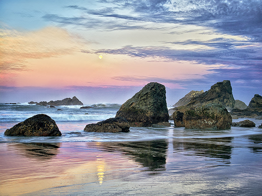 Pentax 645D sample photo. Sunrise and full moonset with reflection at harris beach state park, oregon photography