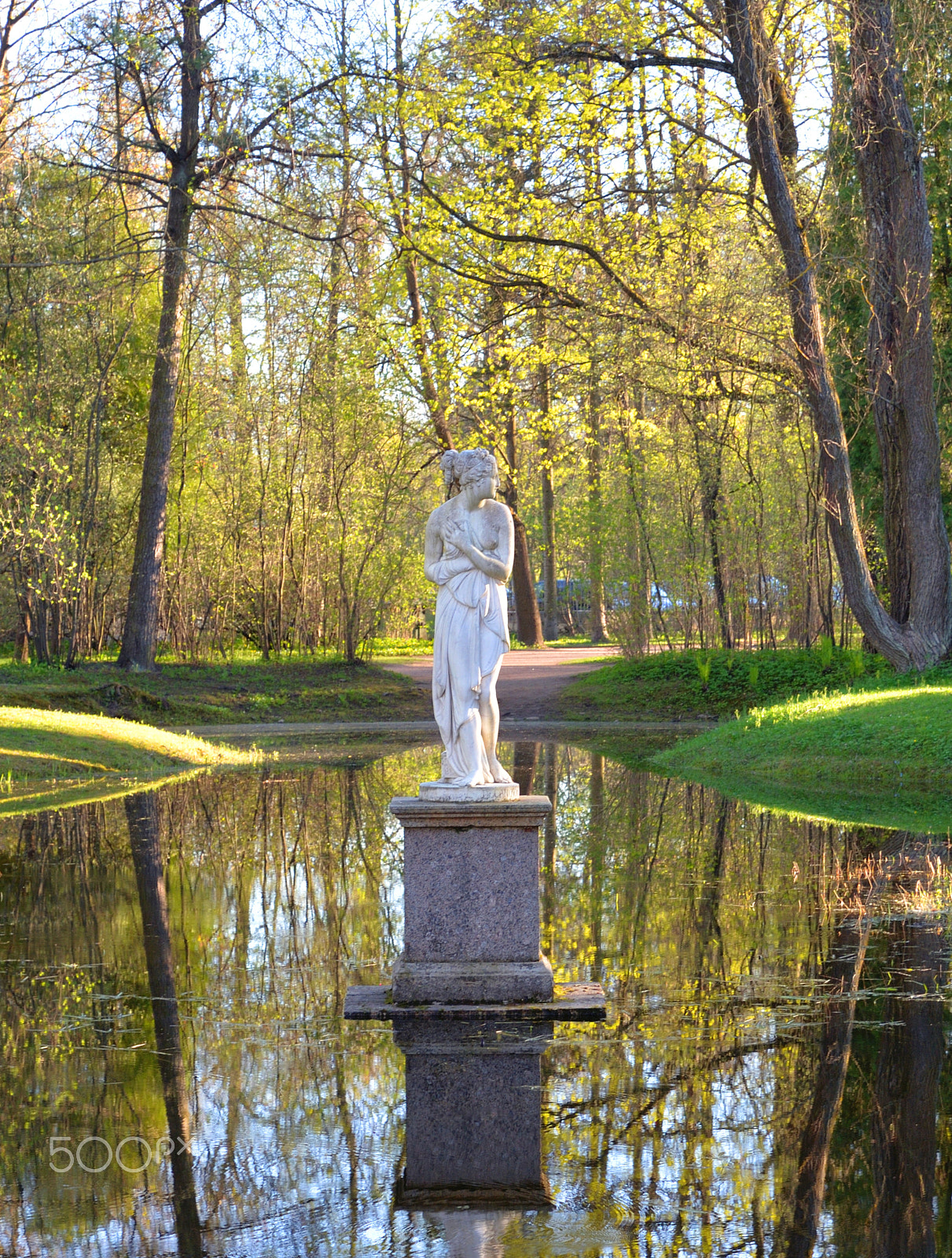 Nikon D610 sample photo. Statue of a bather in pavlovsk park. photography