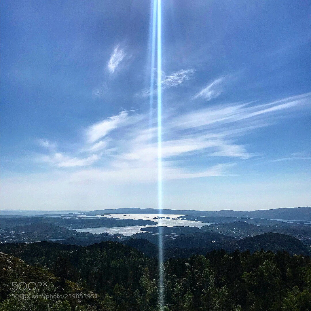 Apple iPhone 7 Plus sample photo. Sunbeams right down on photography