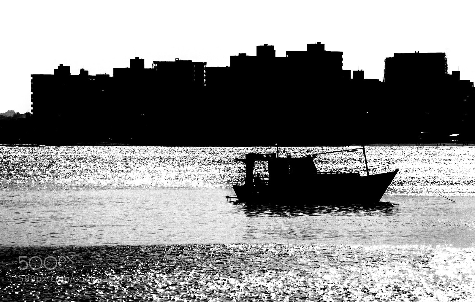 Nikon D3200 sample photo. Barquinho pb / bw photography