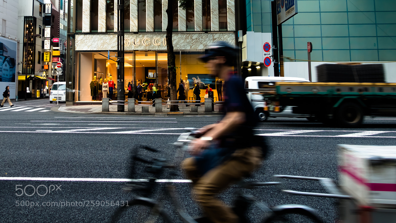 Sony Cyber-shot DSC-RX100 III sample photo. Gucci ginza photography