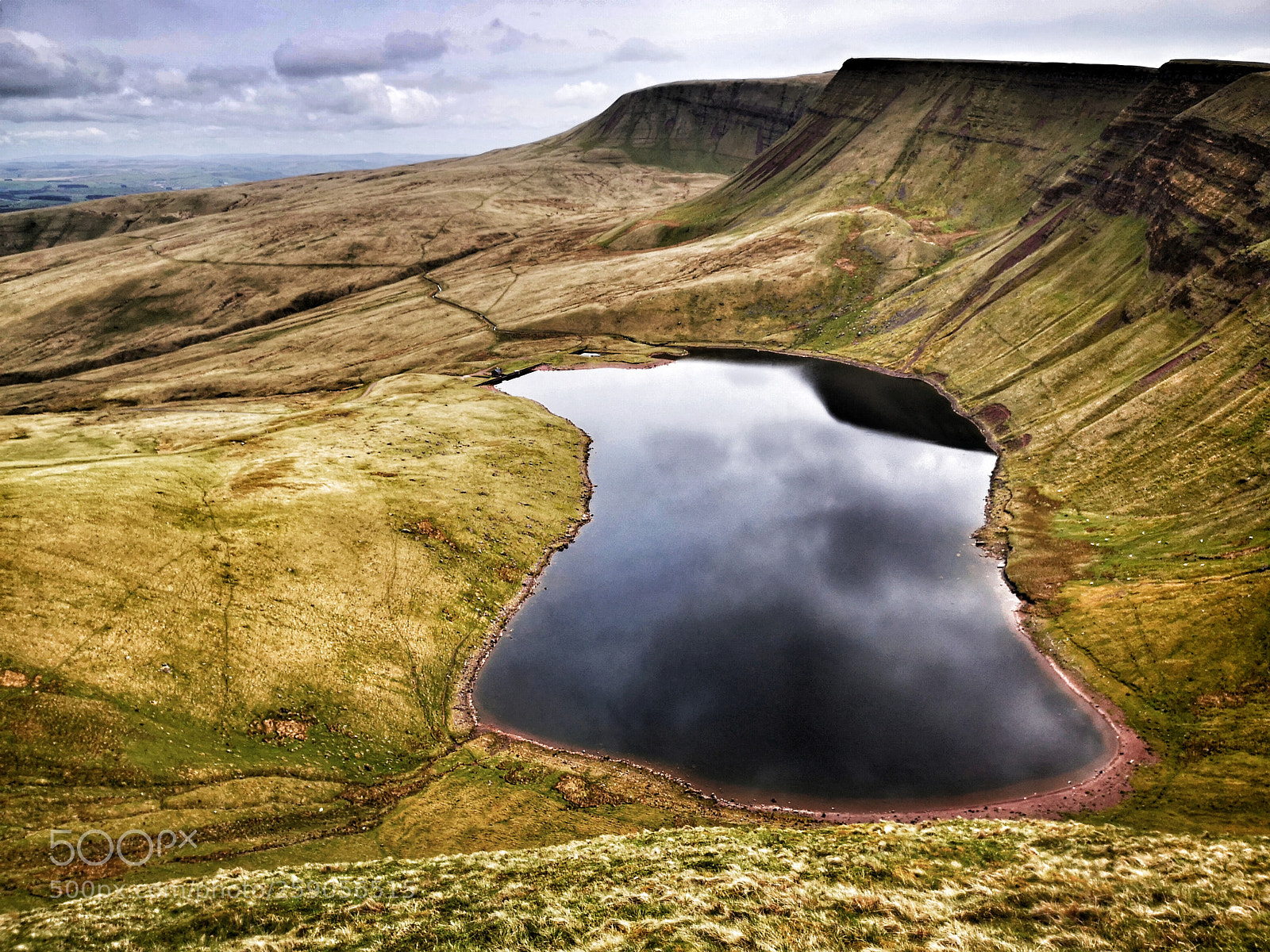 HUAWEI P20 sample photo. Llyn y fan fawr photography